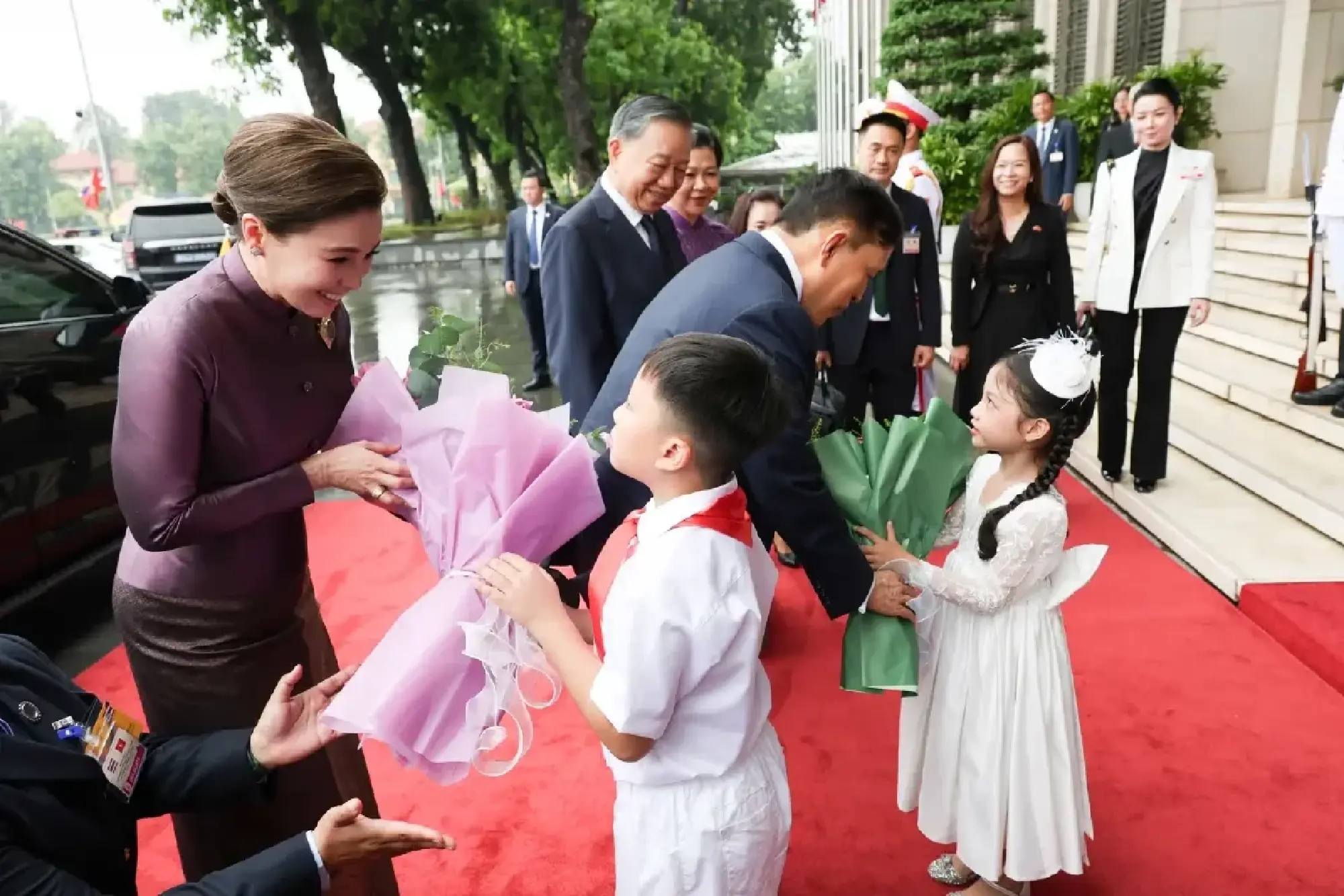 King and Queen attend official welcome ceremony in Vietnam