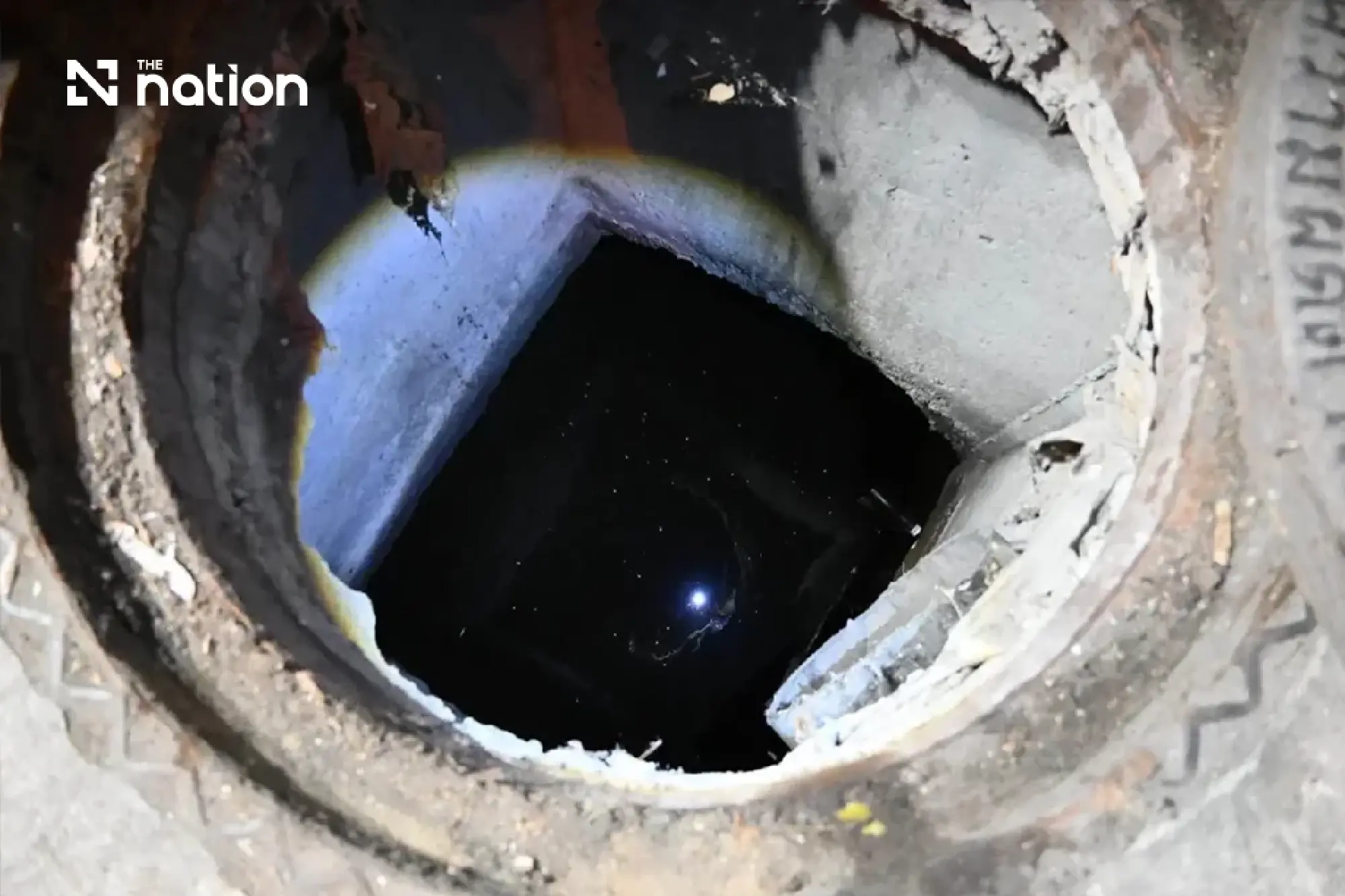 Bangkok races to contain Rama 3 oil leak and warns against sparks