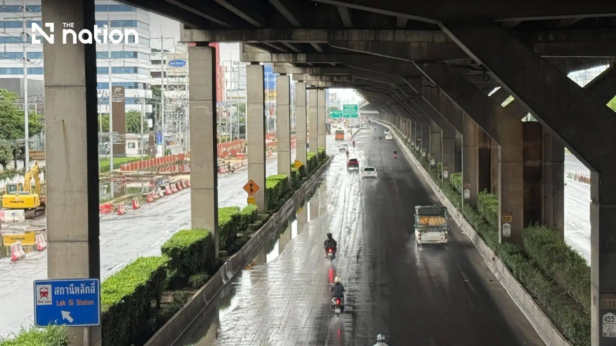 Bang Kapi floods still block small cars as Vibhavadi improves on Sept 28