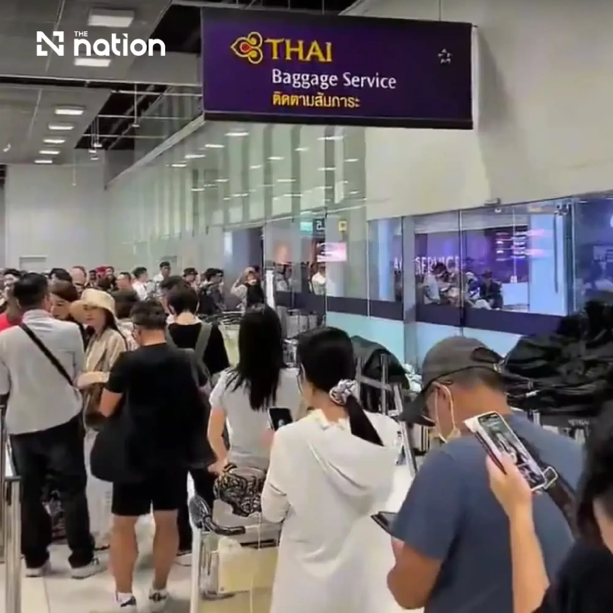 Hãng hàng không Thai Airways bị chỉ trích dữ dội vì sự cố liên lạc khiến hành khách bị mắc kẹt và không được thông báo trong tình trạng hỗn loạn hành lý.