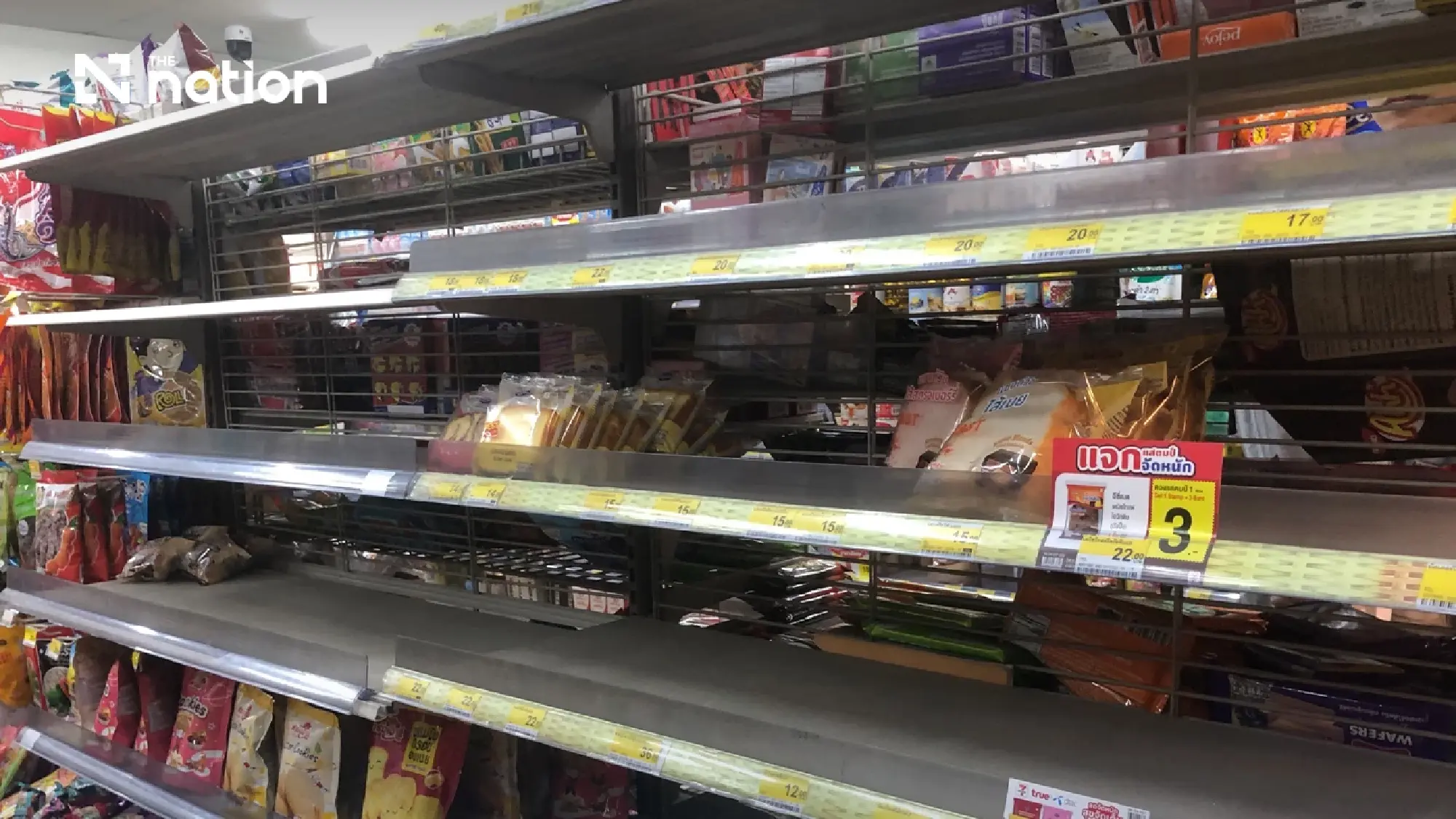 Bangkok shoppers stock up as flooding empties convenience-store shelves
