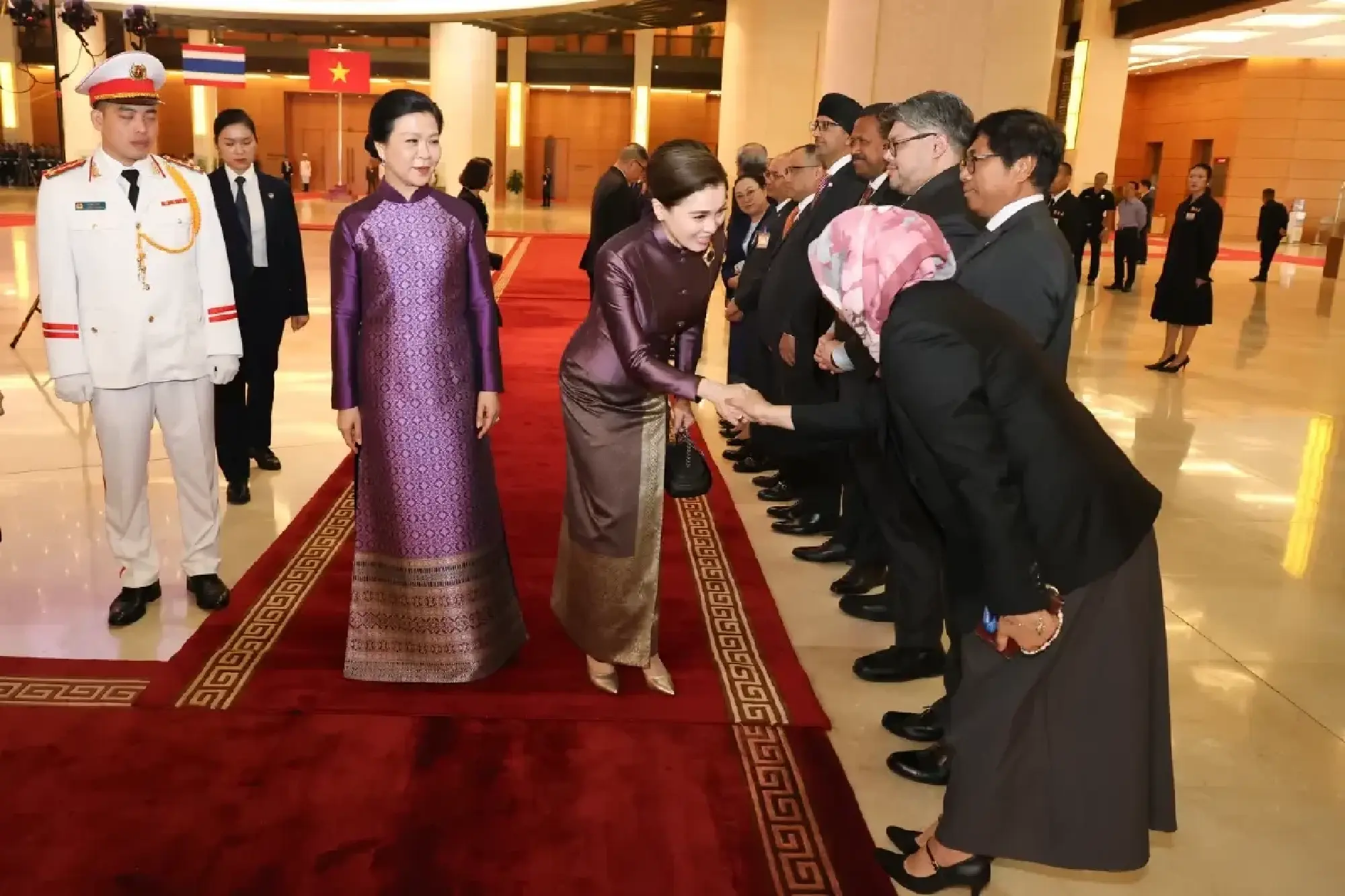 King and Queen attend official welcome ceremony in Vietnam