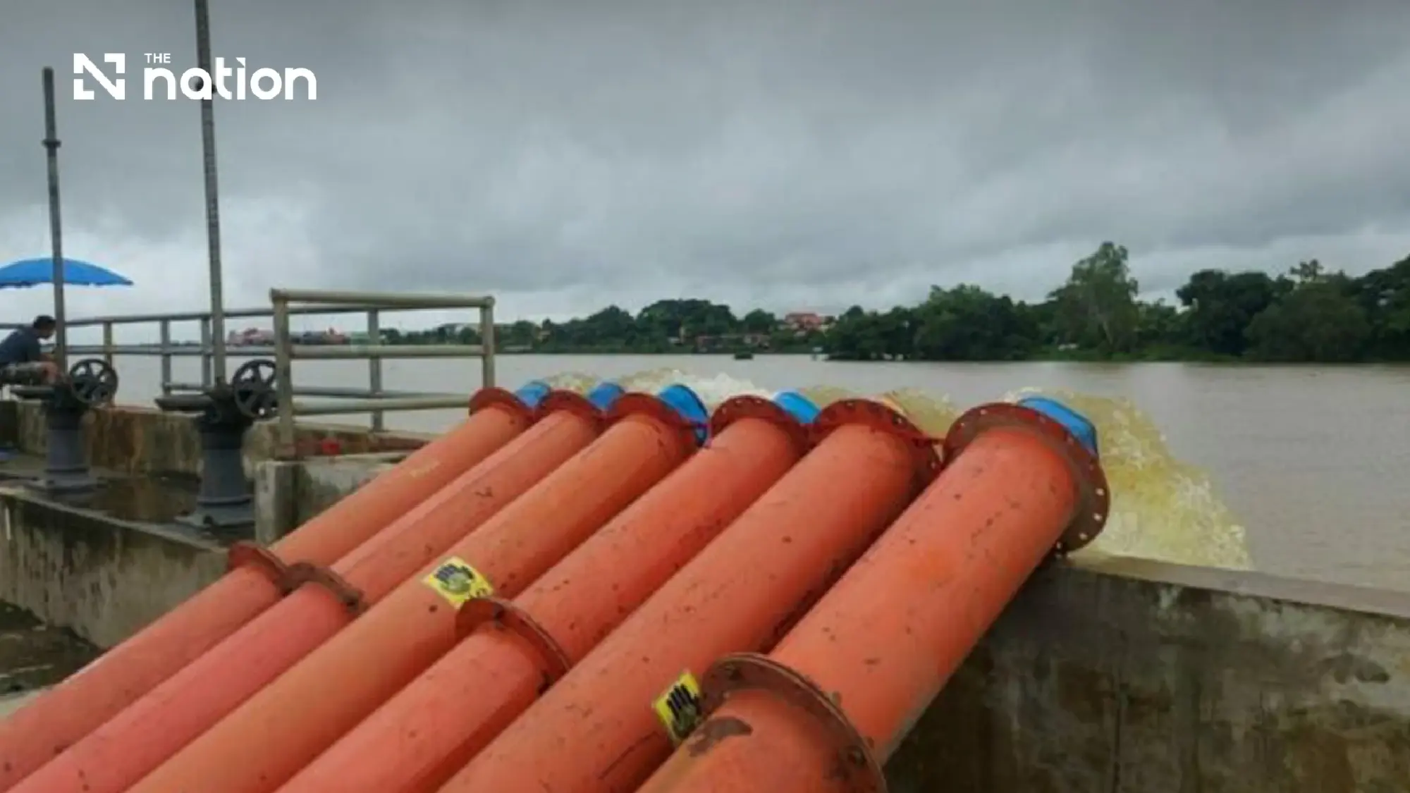 Bangkok expects to drain floods in 2–3 rain-free days as five canals stay critical and city schools close Sept 28