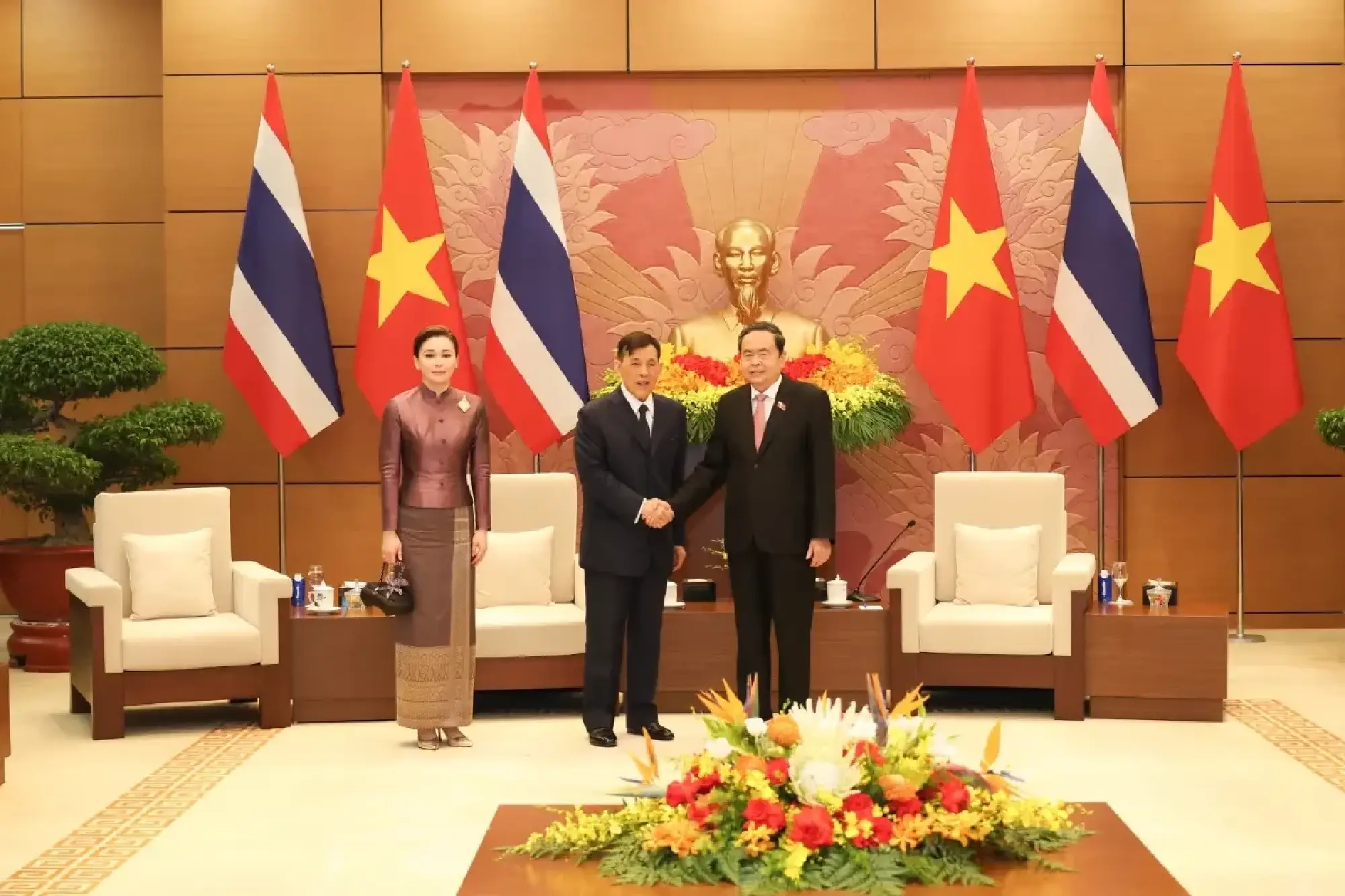 King and Queen attend official welcome ceremony in Vietnam