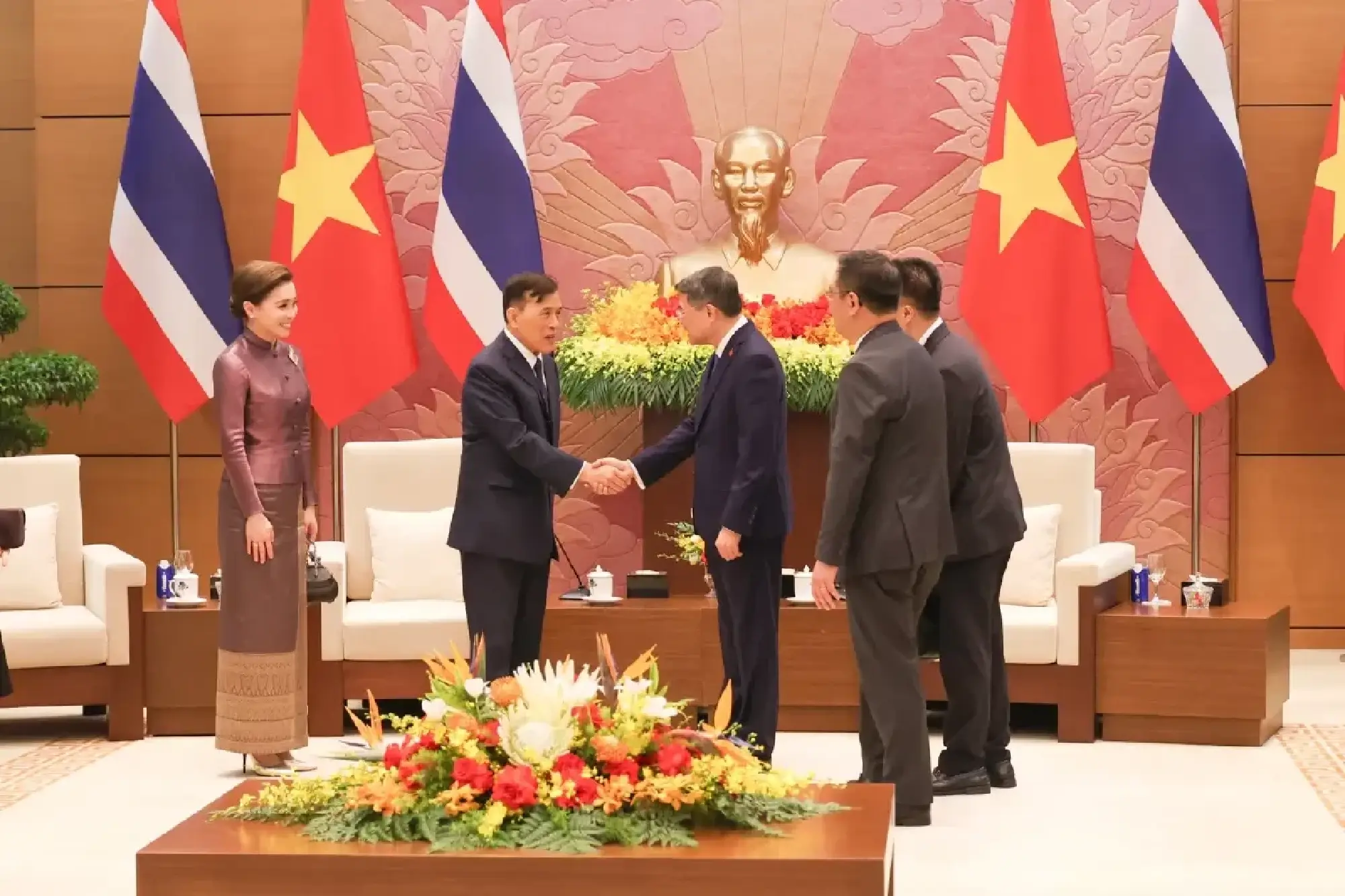 King and Queen attend official welcome ceremony in Vietnam