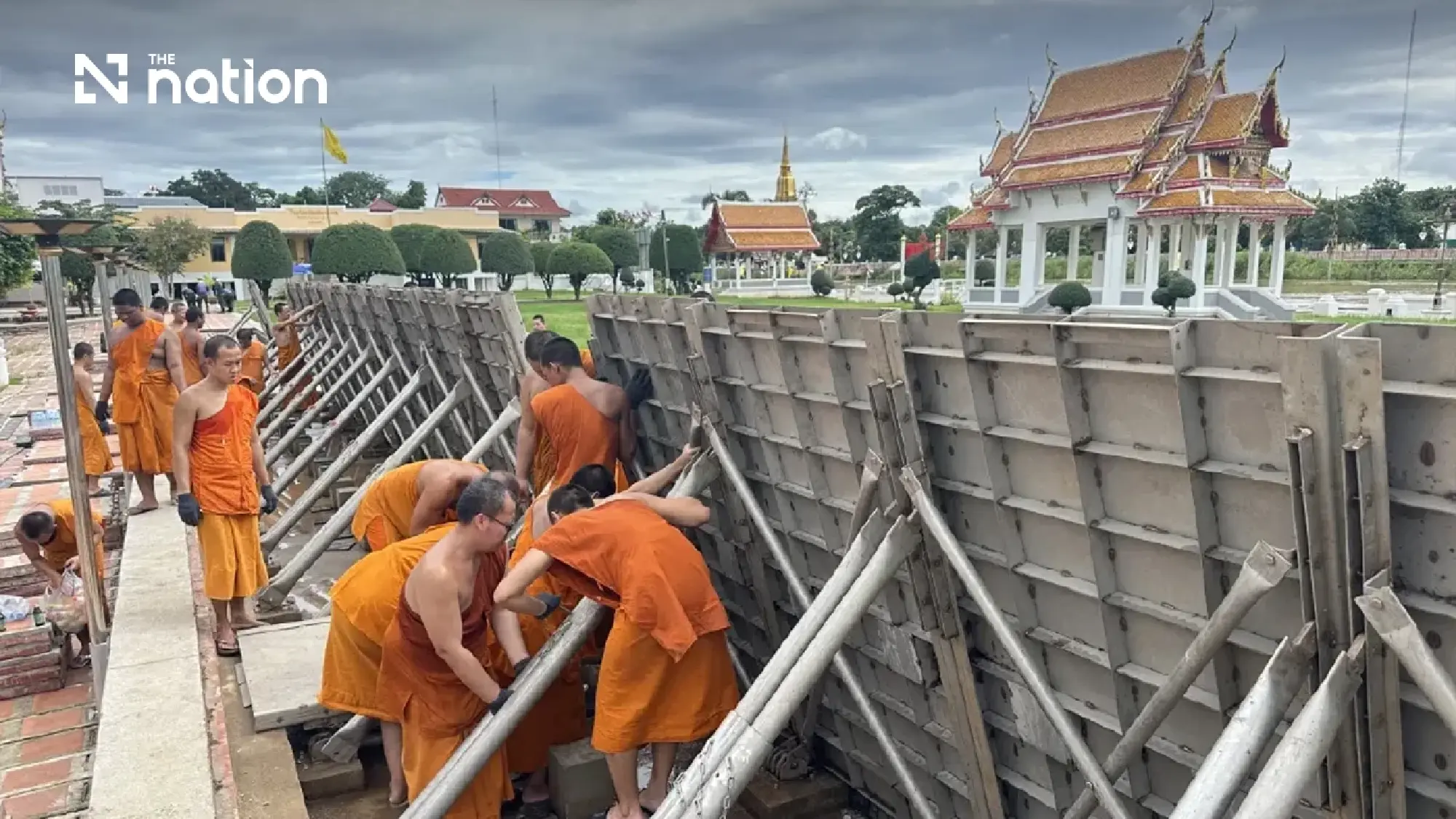 Monks and troops protect Ayutthaya temples as Chao Phraya rises
