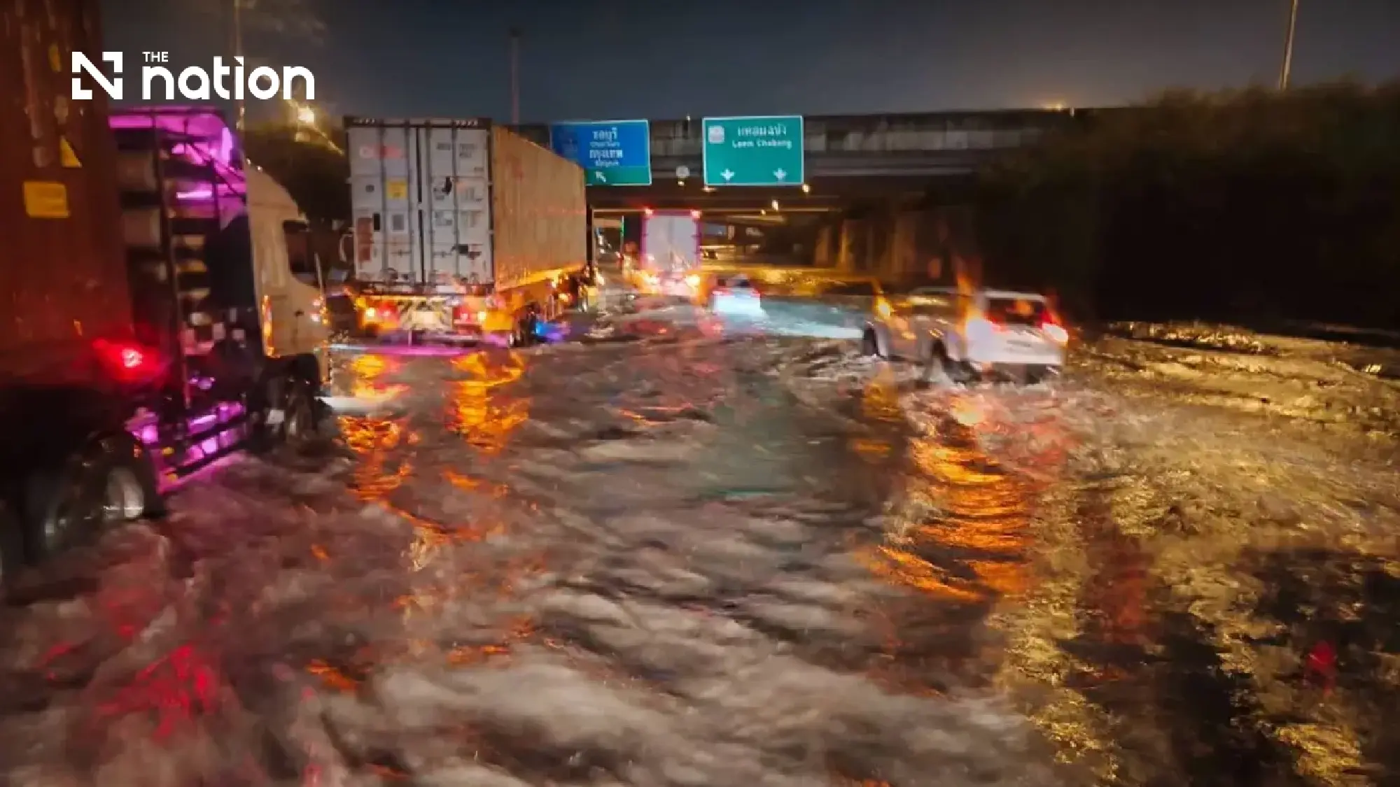 Heavy rain floods Highway 331 and Pattaya roads across Chonburi