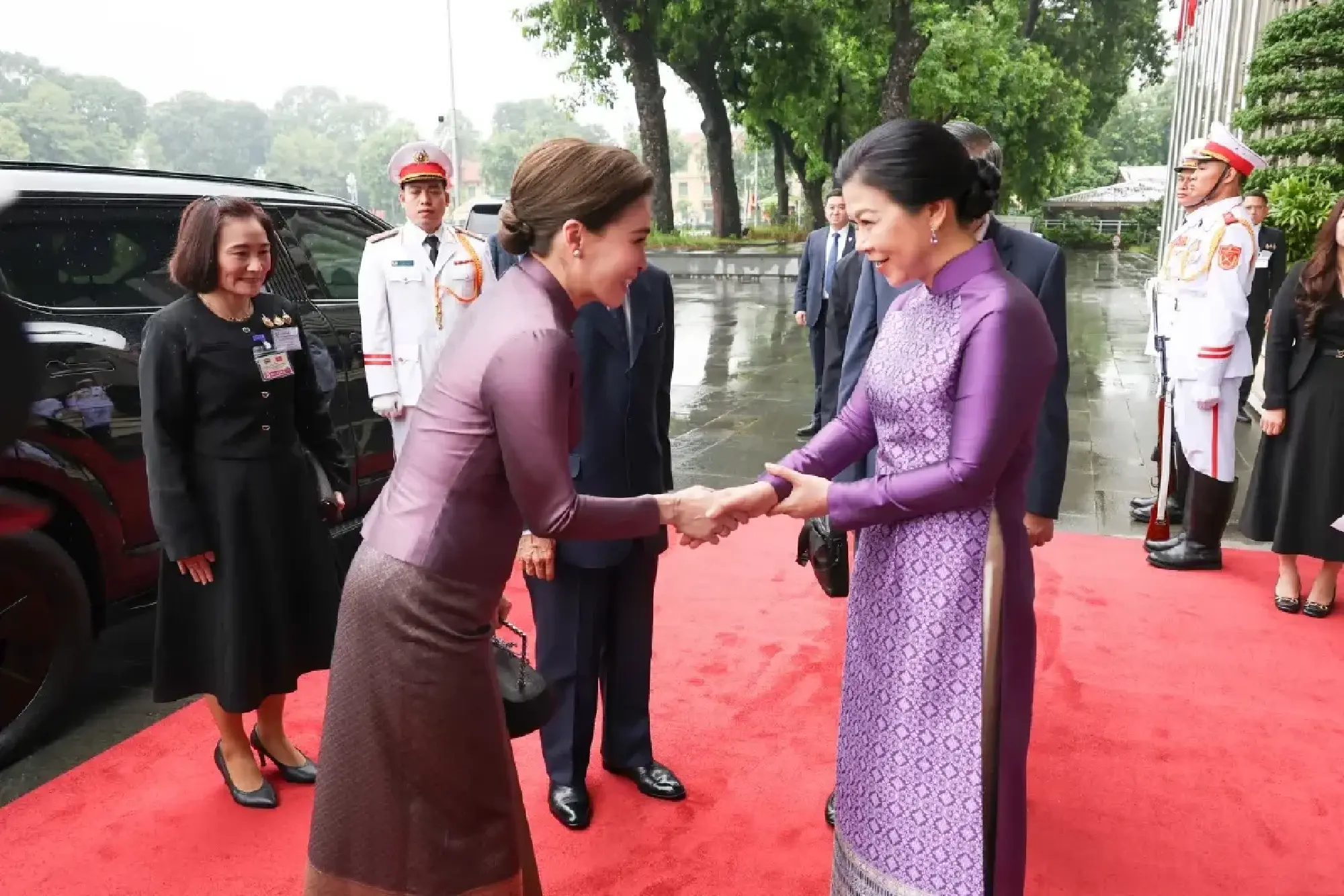 King and Queen attend official welcome ceremony in Vietnam