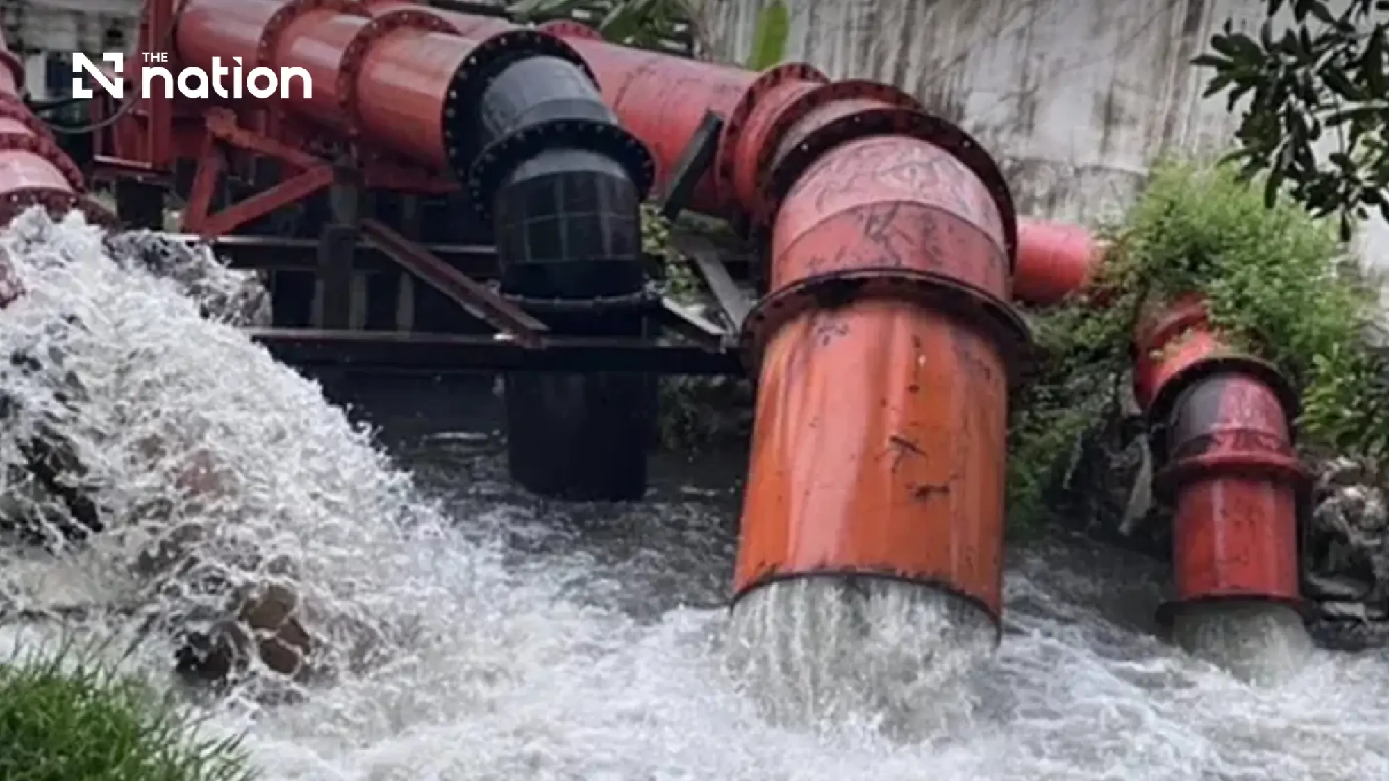Bangkok expects to drain floods in 2–3 rain-free days as five canals stay critical and city schools close Sept 28