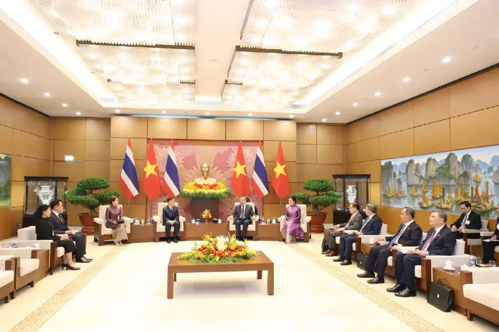 King and Queen attend official welcome ceremony in Vietnam