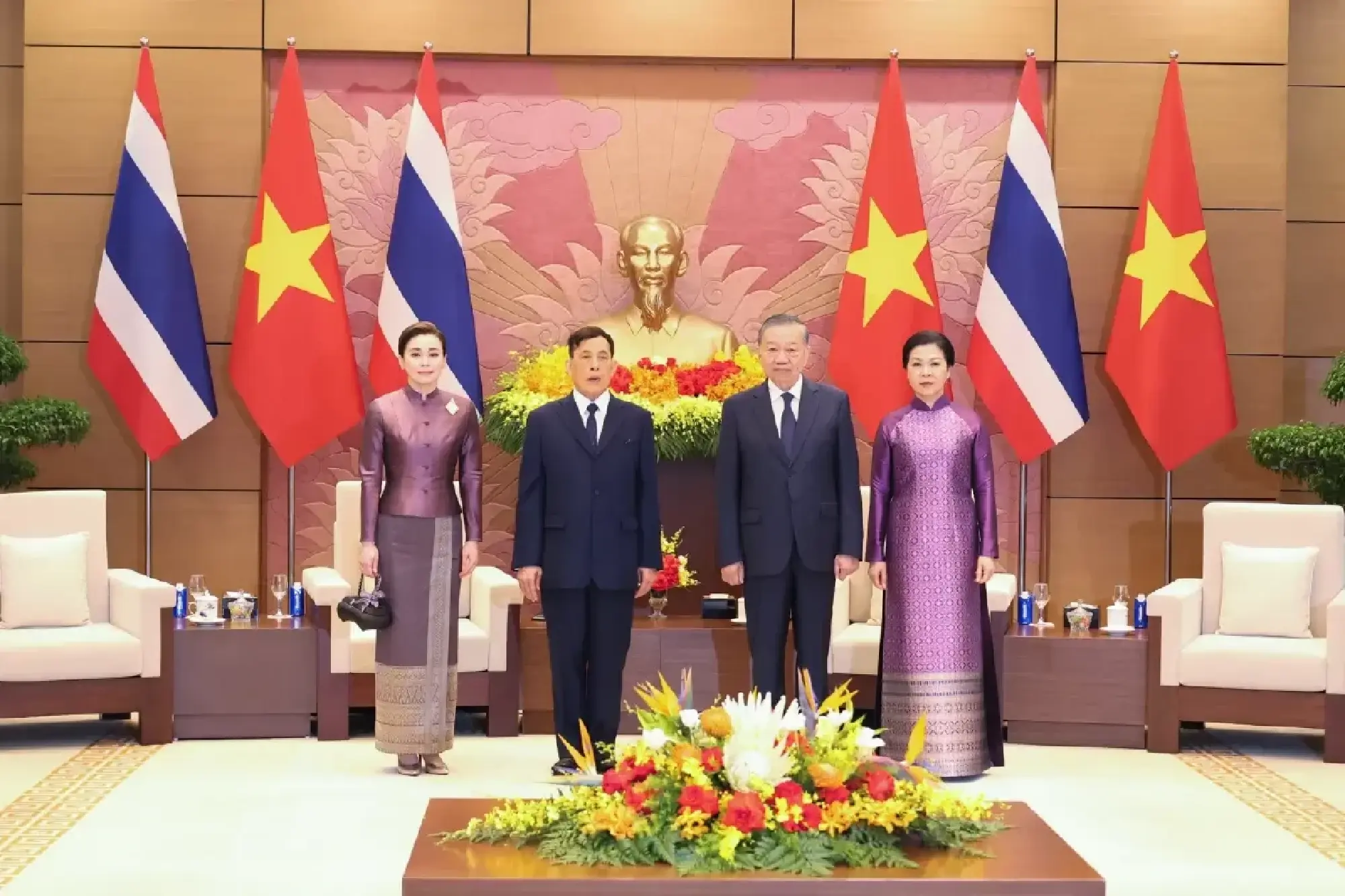 King and Queen attend official welcome ceremony in Vietnam