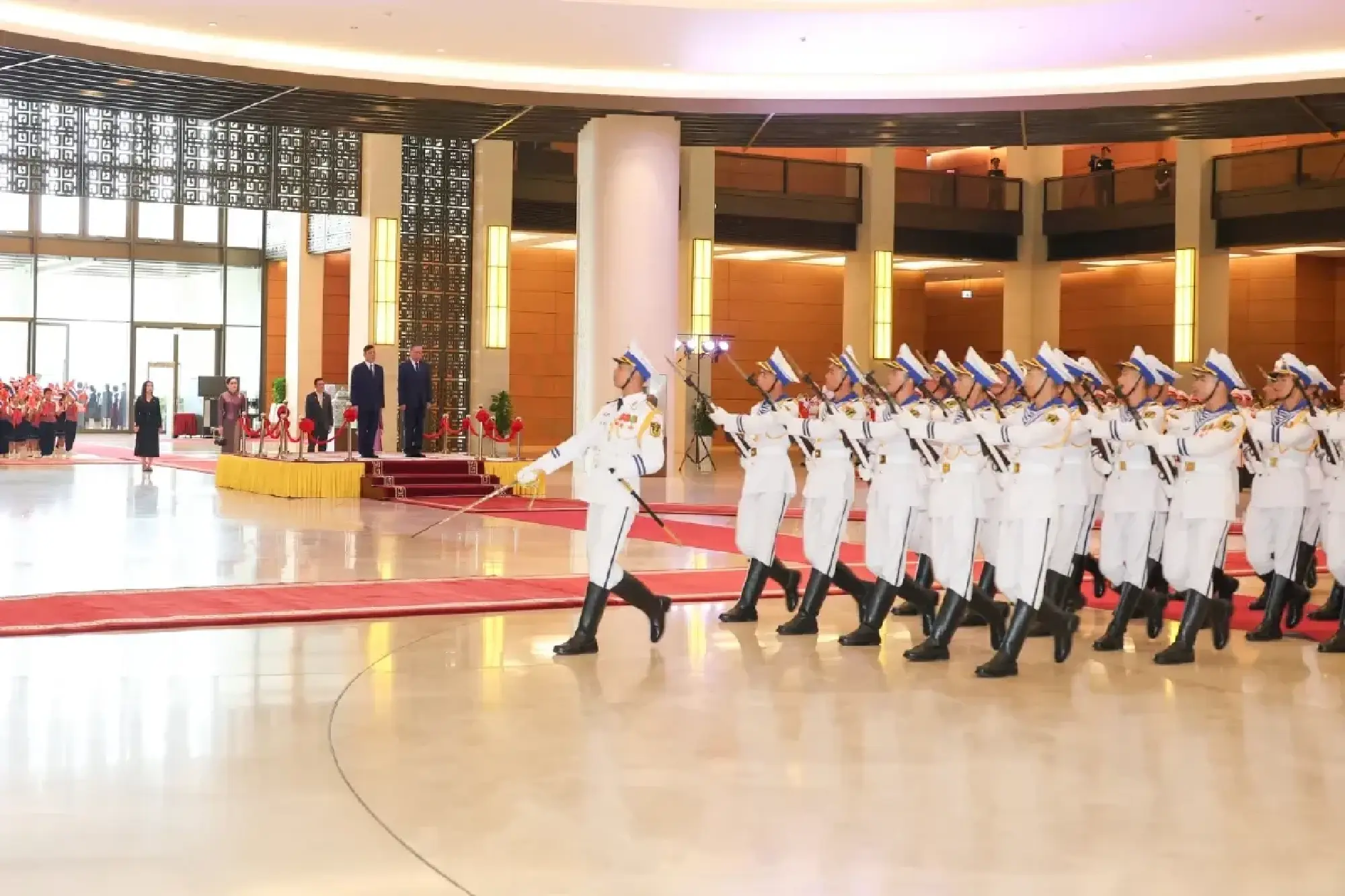 King and Queen attend official welcome ceremony in Vietnam