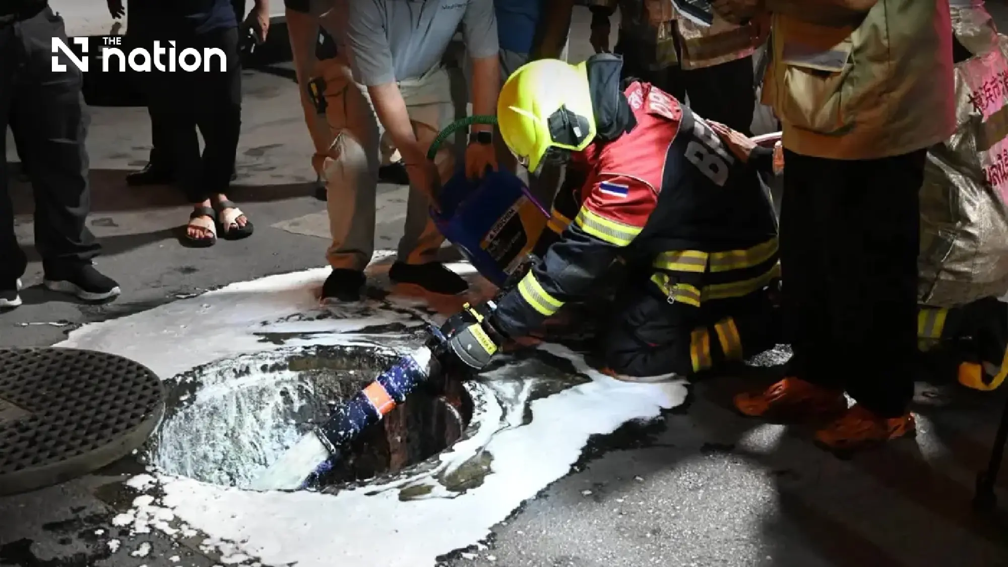 Bangkok races to contain Rama 3 oil leak and warns against sparks