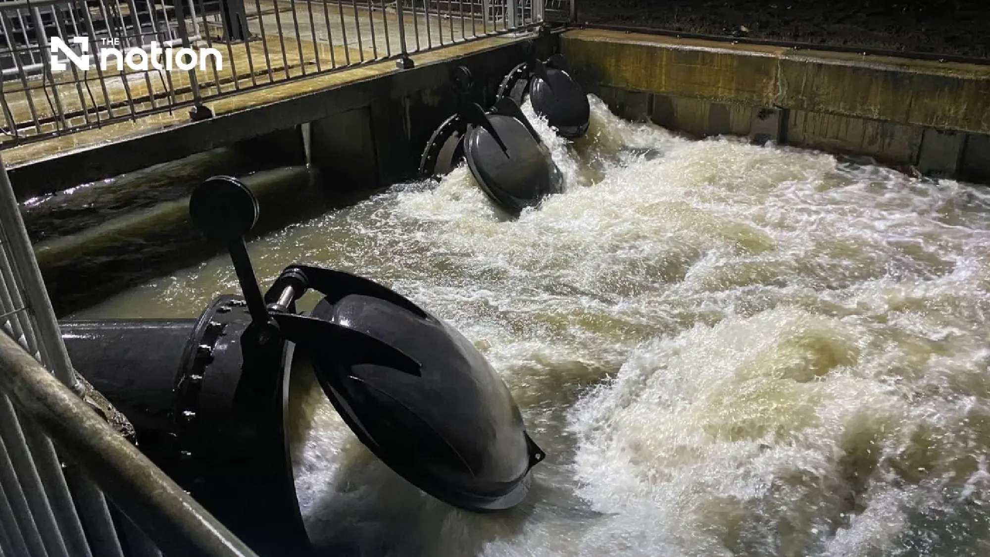 Bangkok readies drainage network as heavy rain warning begins