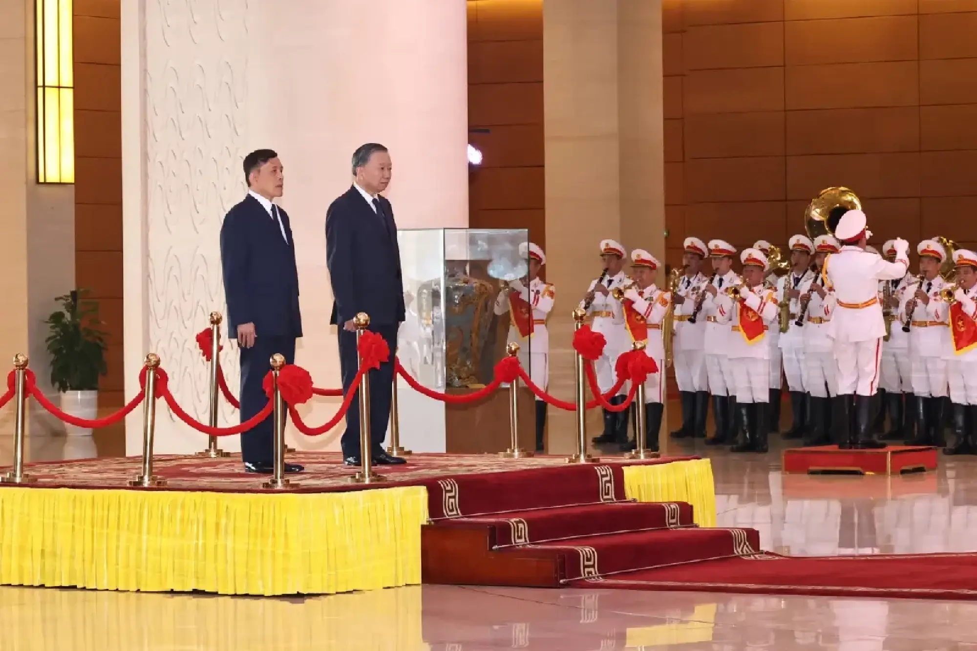 King and Queen attend official welcome ceremony in Vietnam