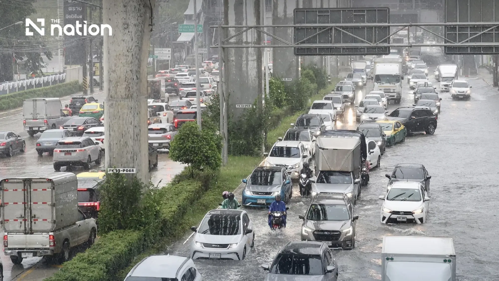 Bangkok warns small cars off 7 flooded locations on Sept 26