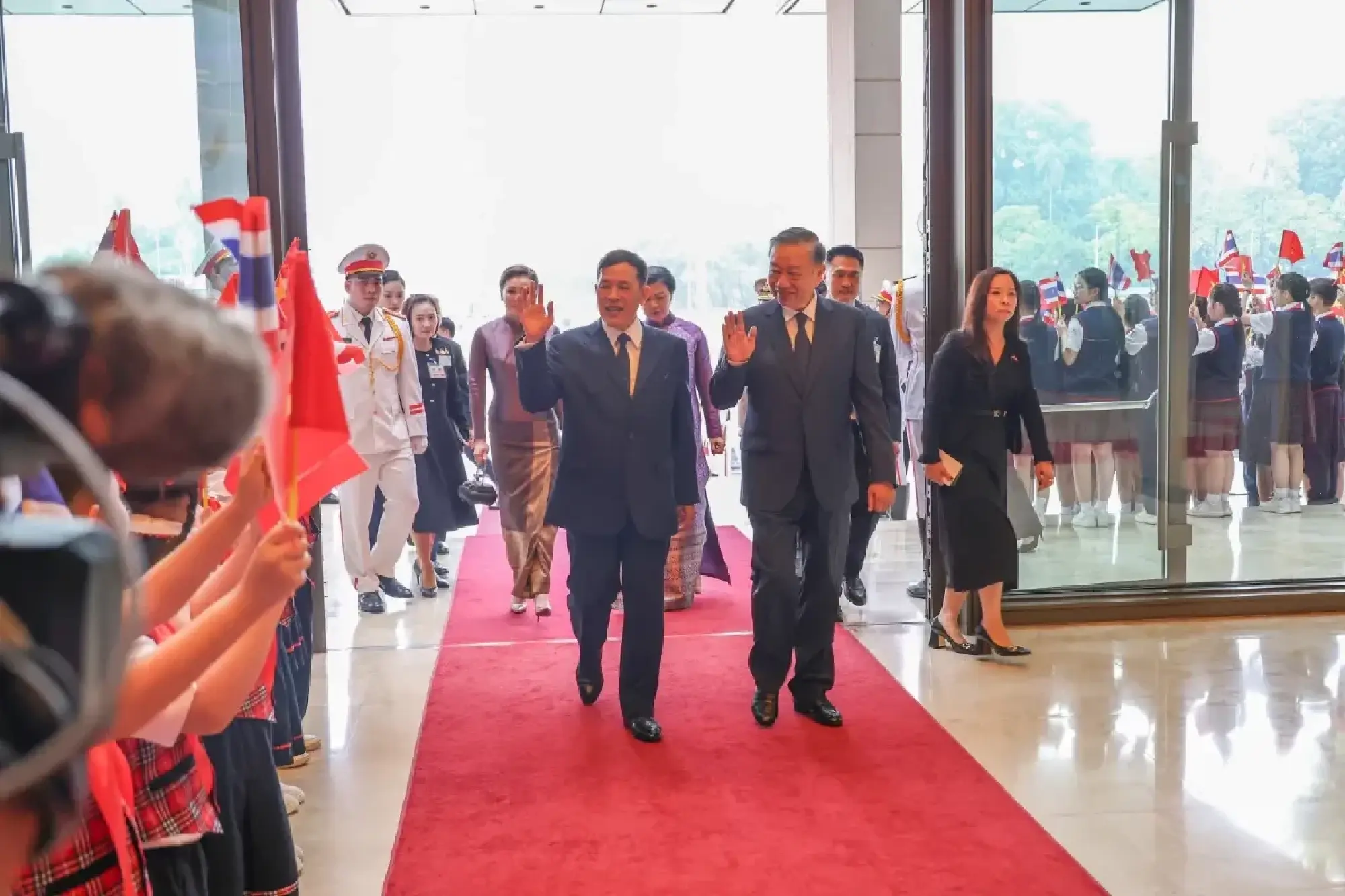 King and Queen attend official welcome ceremony in Vietnam