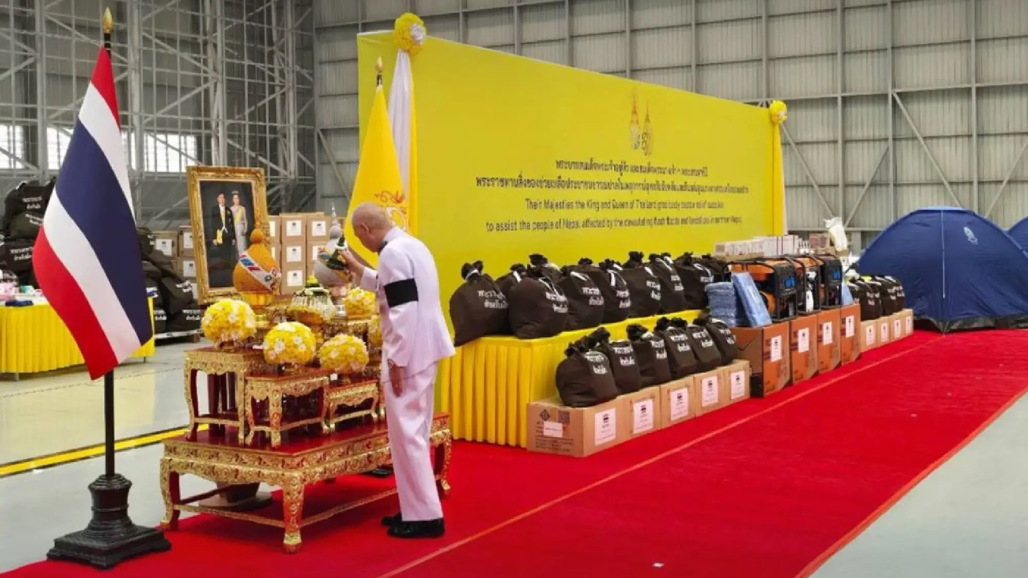 Thai Monarchs Dispatch Royal Relief Supplies to Flood-Stricken Nepal
