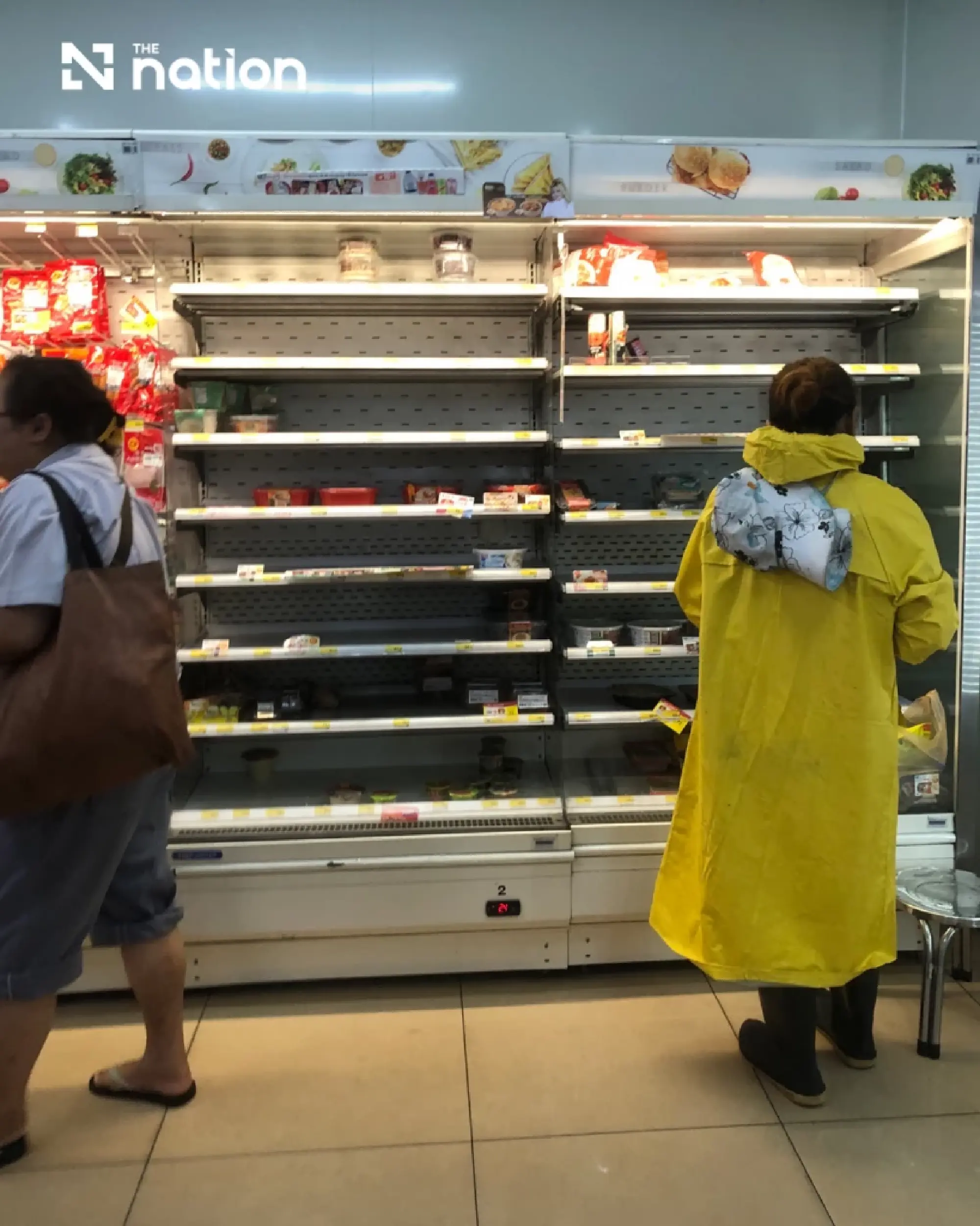 Bangkok shoppers stock up as flooding empties convenience-store shelves