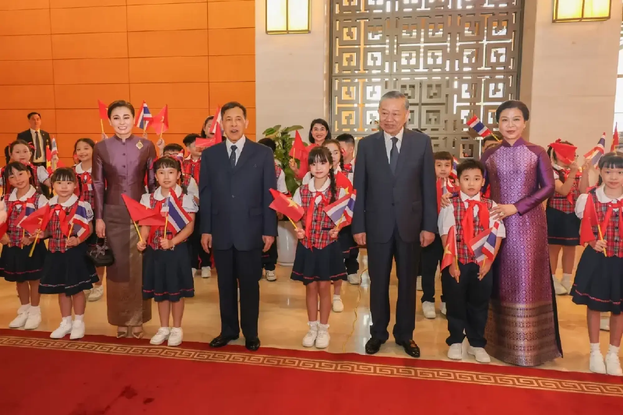 King and Queen attend official welcome ceremony in Vietnam