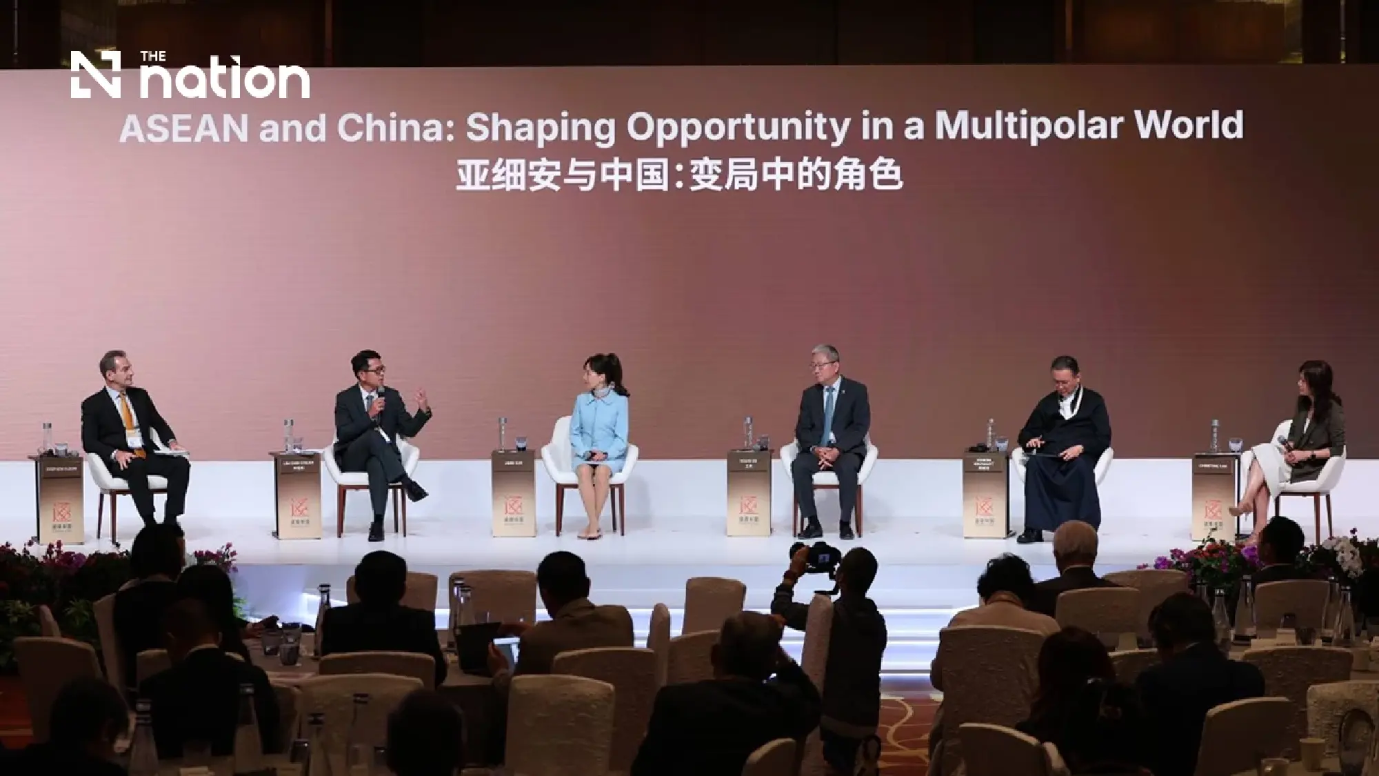 (from left) Stephen Olson, Lim Chin Chuan, Jane Sun, Wang Ke, Vikrom Kromadit and Moderator 
