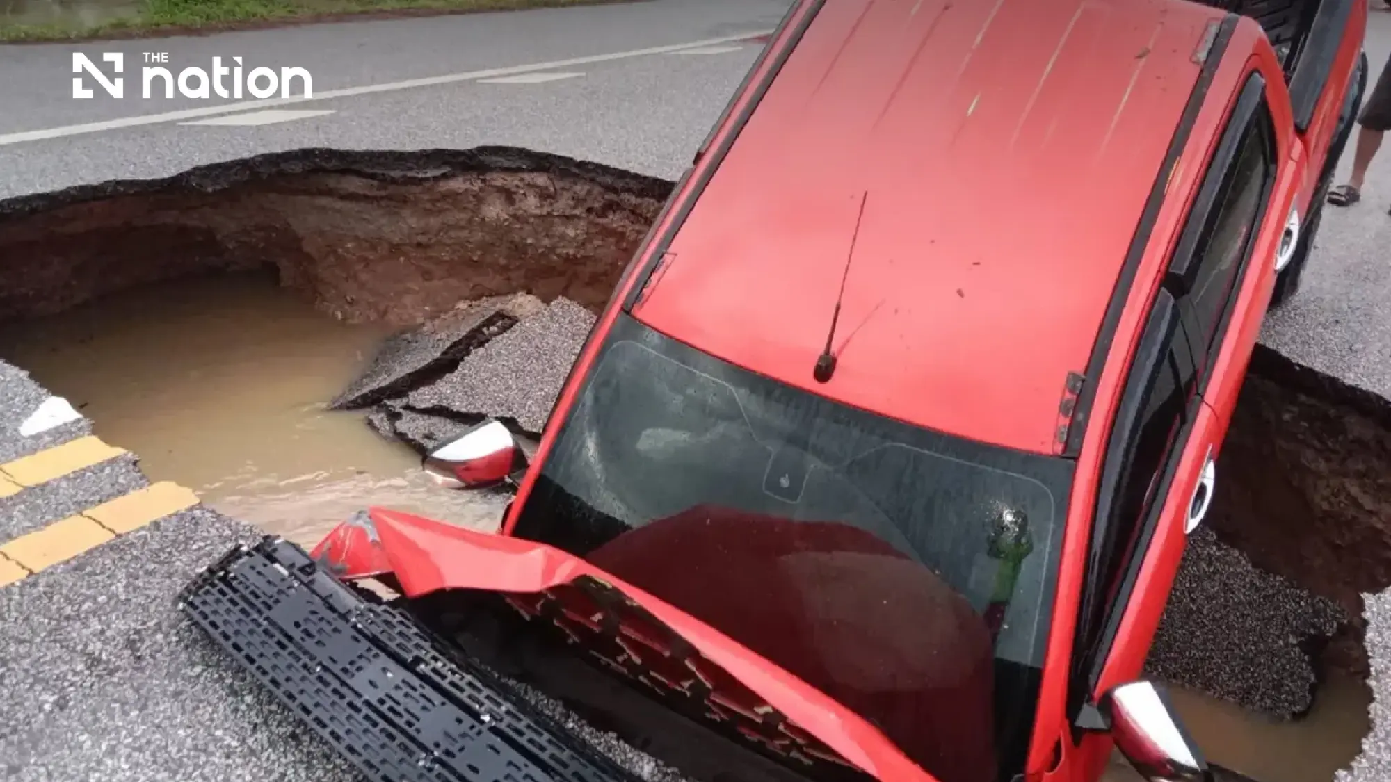 Rayong road closed after floodwater undermines Khao Chik Bridge