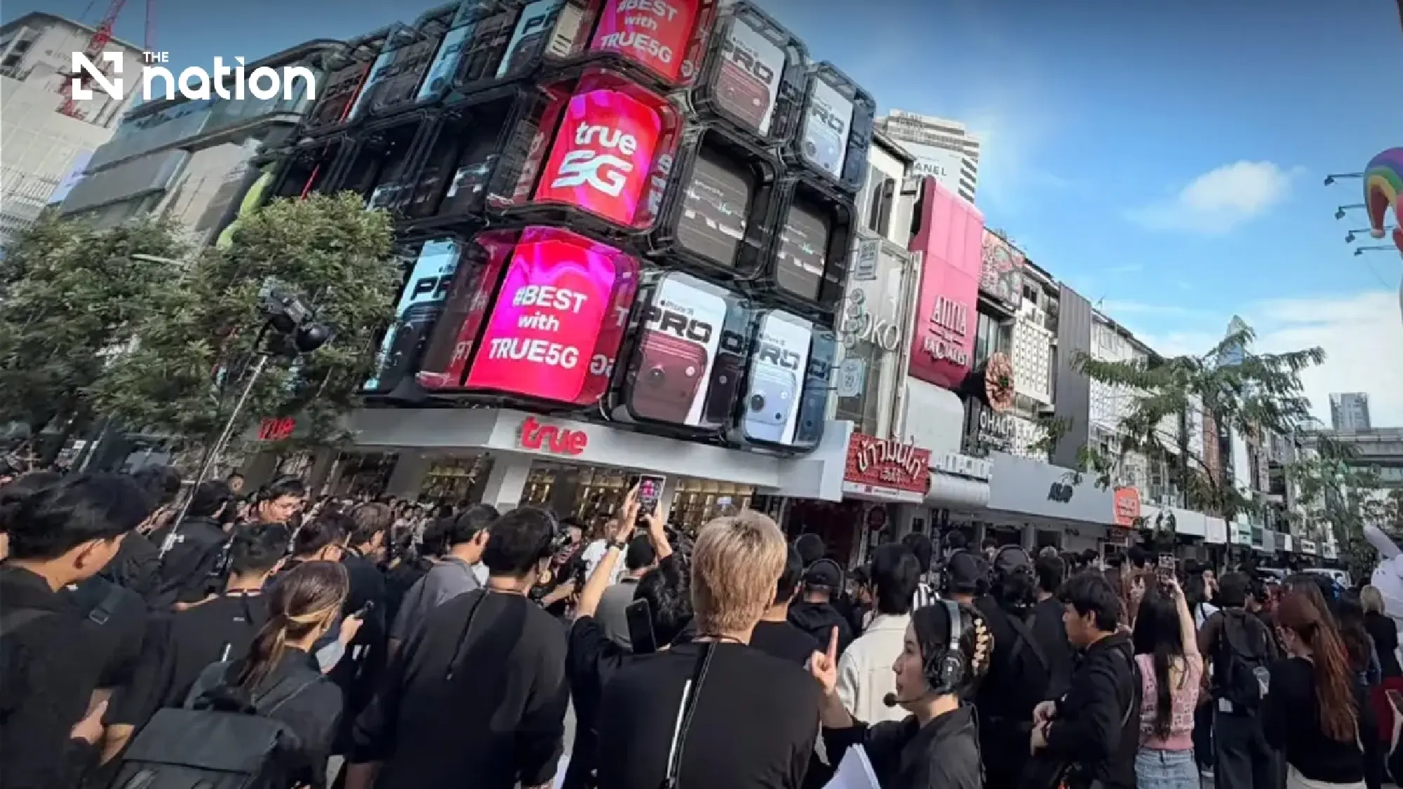 AIS and True step up premium phone rivalry with iPhone 18 Pro and Pro Max