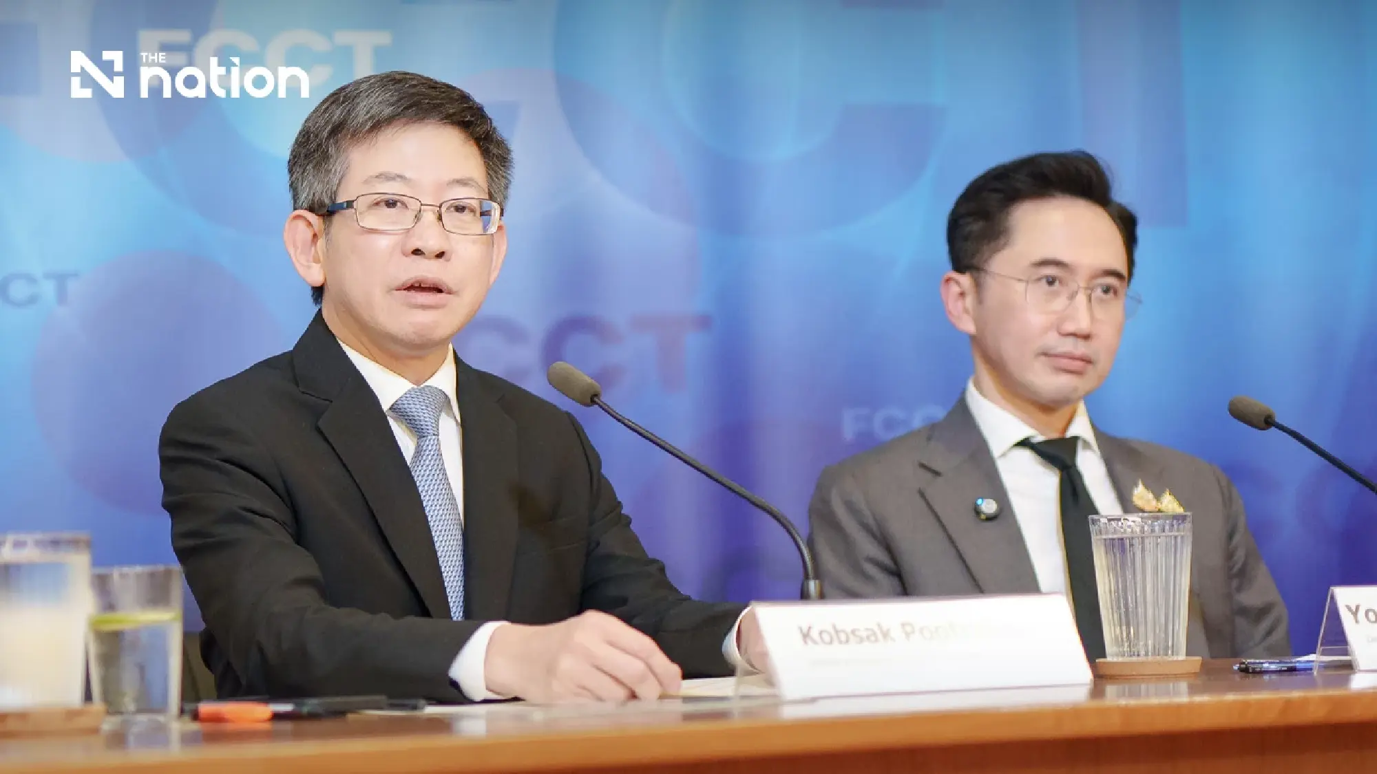 Dr Kobsak Pootrakool, director and senior executive vice-president of Bangkok Bank (left)
