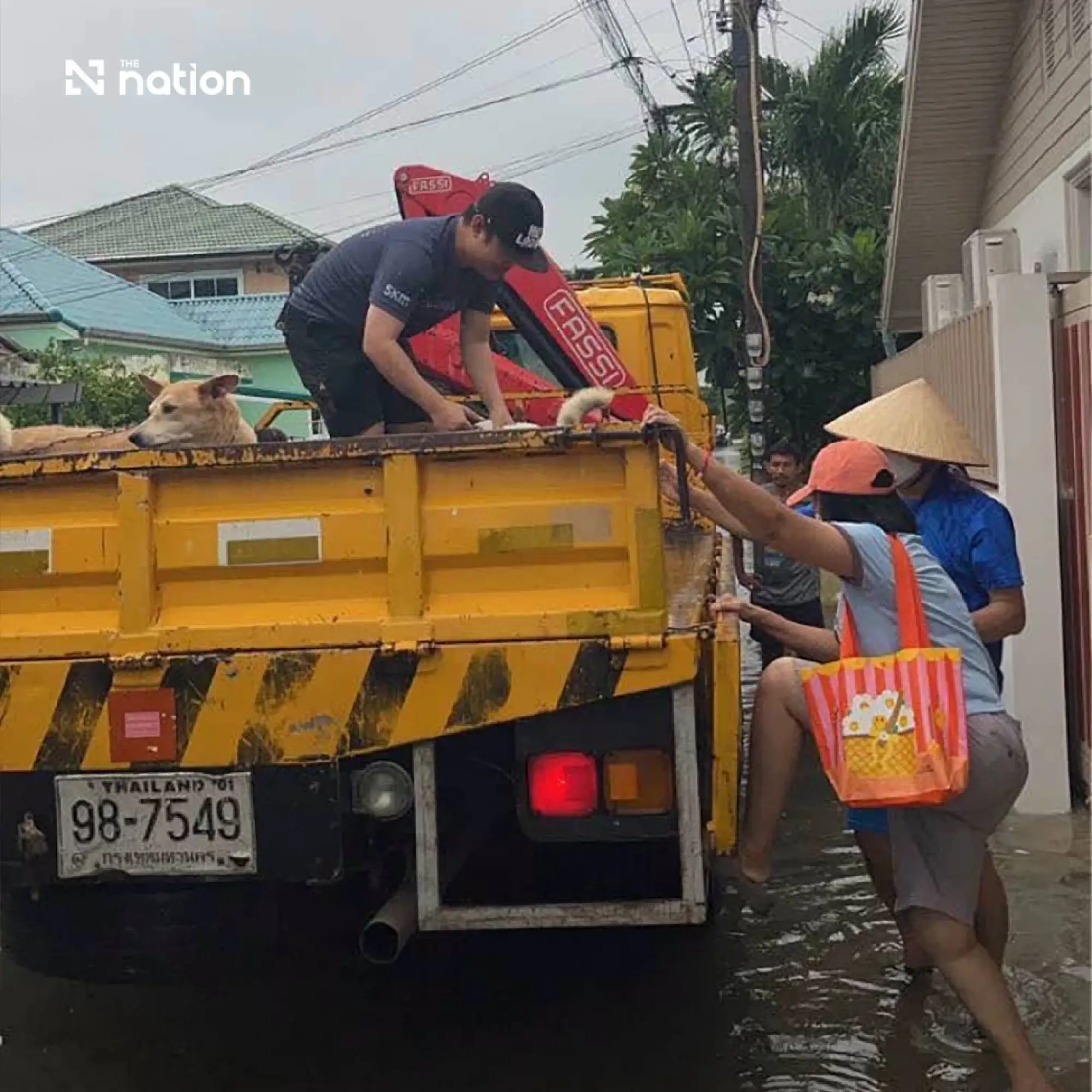 Department of Highways operates six flood shuttle routes in Bangkok