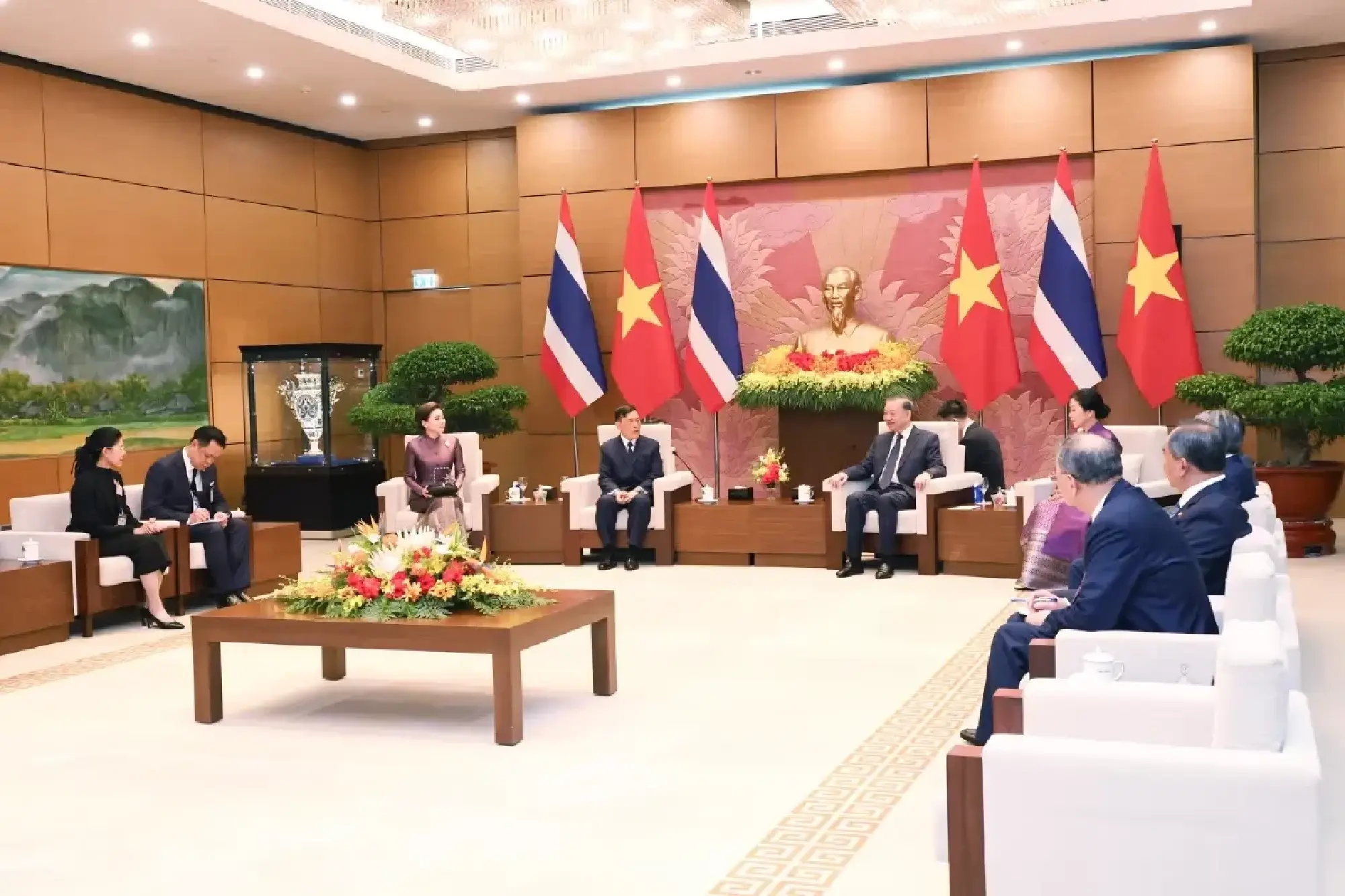King and Queen attend official welcome ceremony in Vietnam