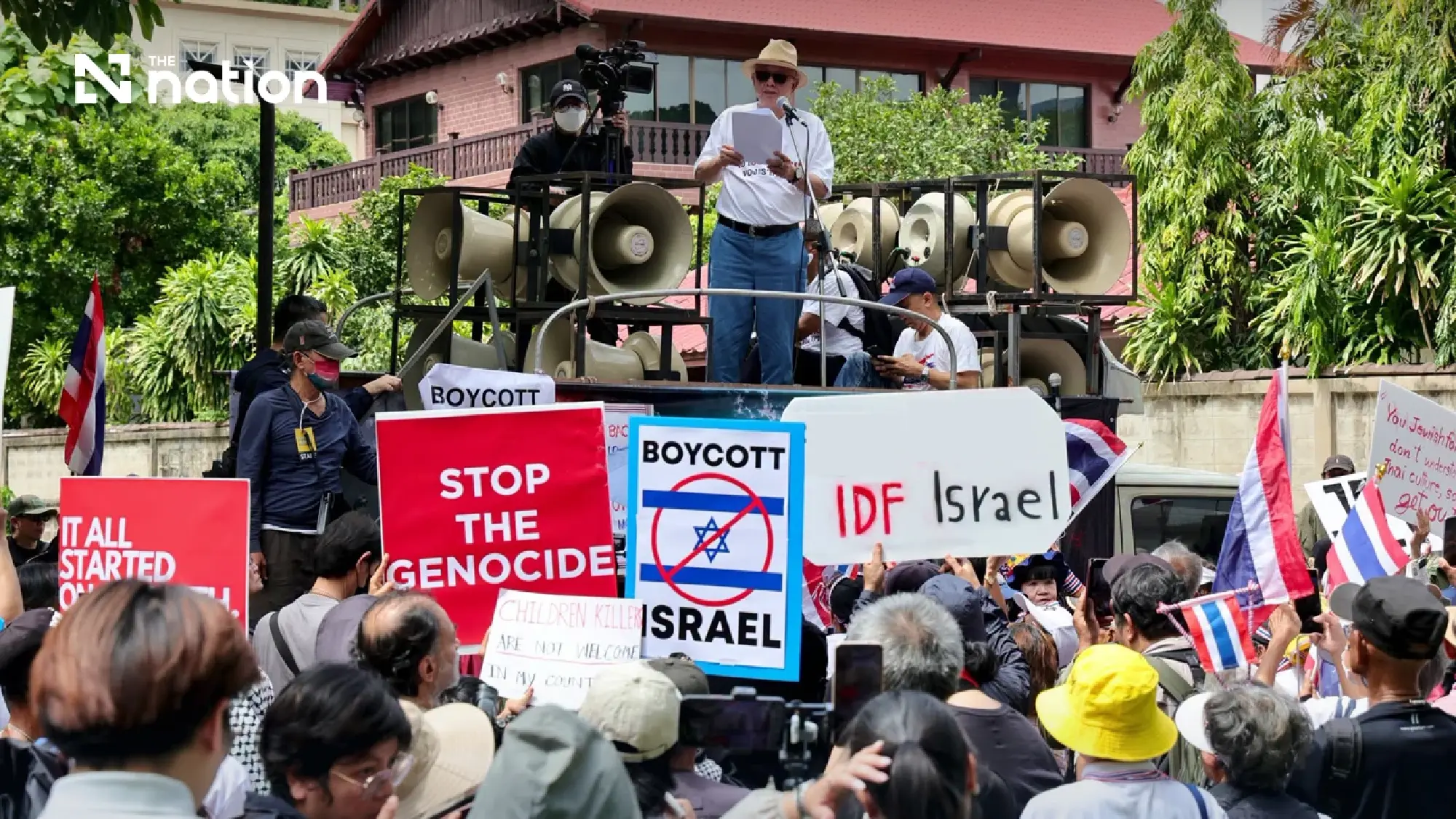 Sondhi leads protest outside Israeli embassy in Bangkok