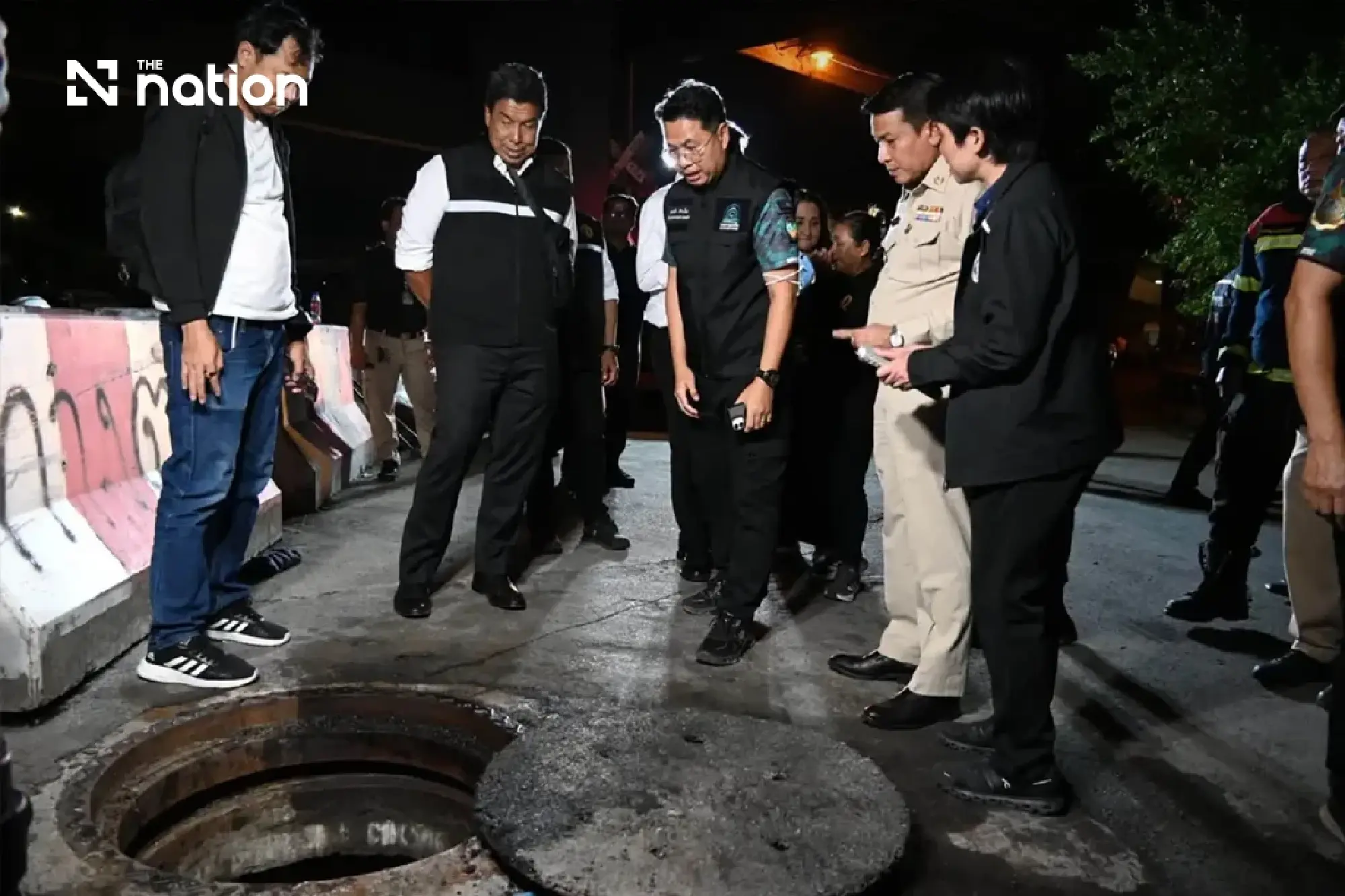 Bangkok races to contain Rama 3 oil leak and warns against sparks