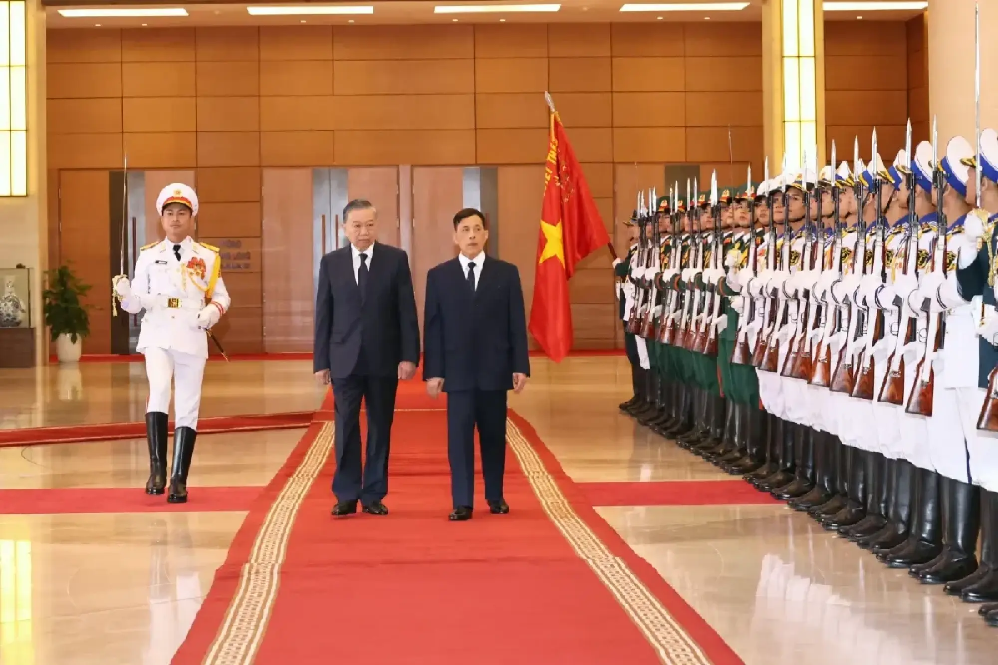 King and Queen attend official welcome ceremony in Vietnam
