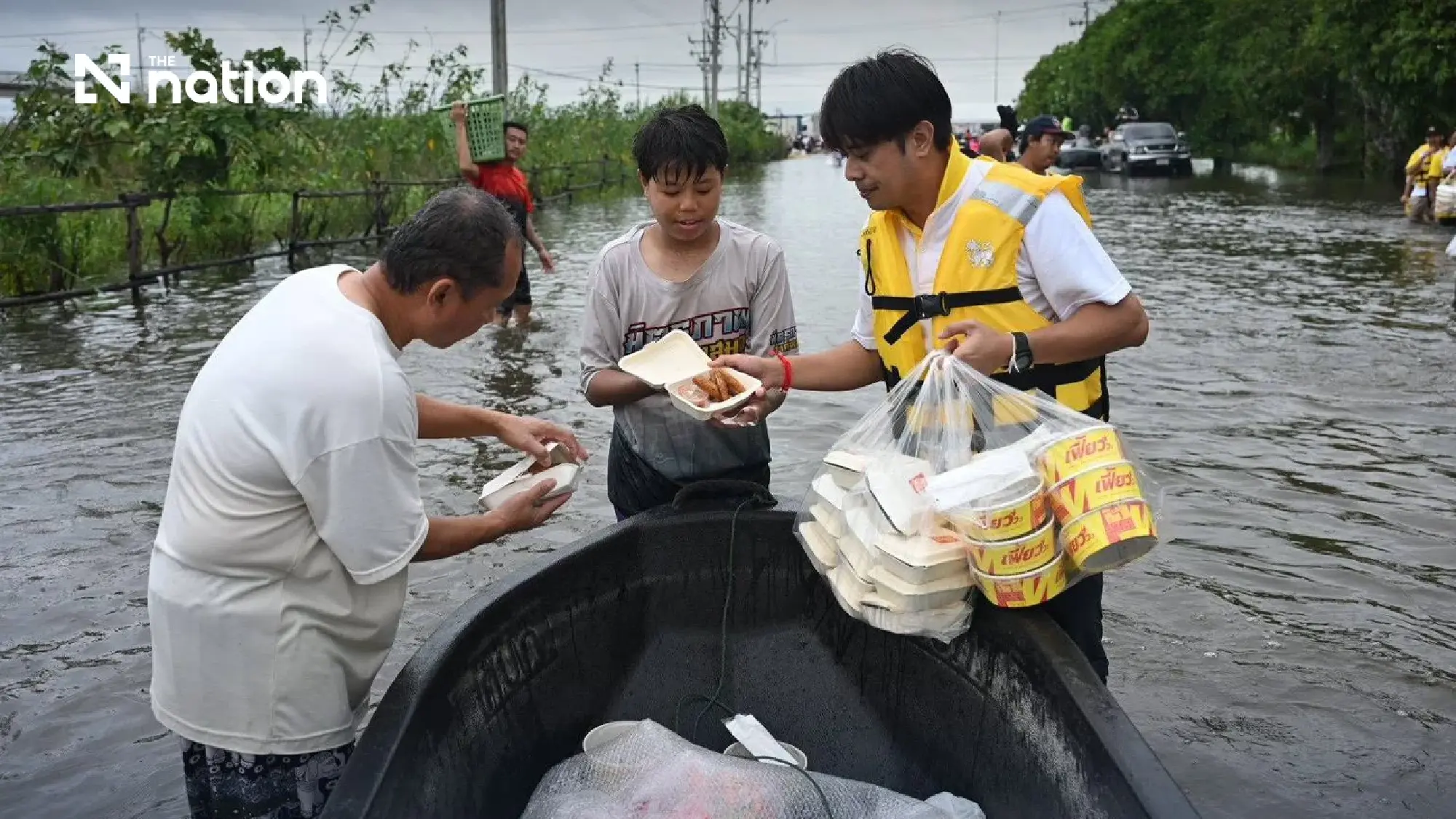 Singha R-Sa deploys 4WDs and relief teams to flood-hit areas