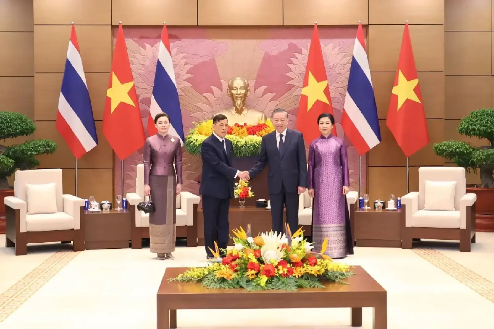 King and Queen attend official welcome ceremony in Vietnam