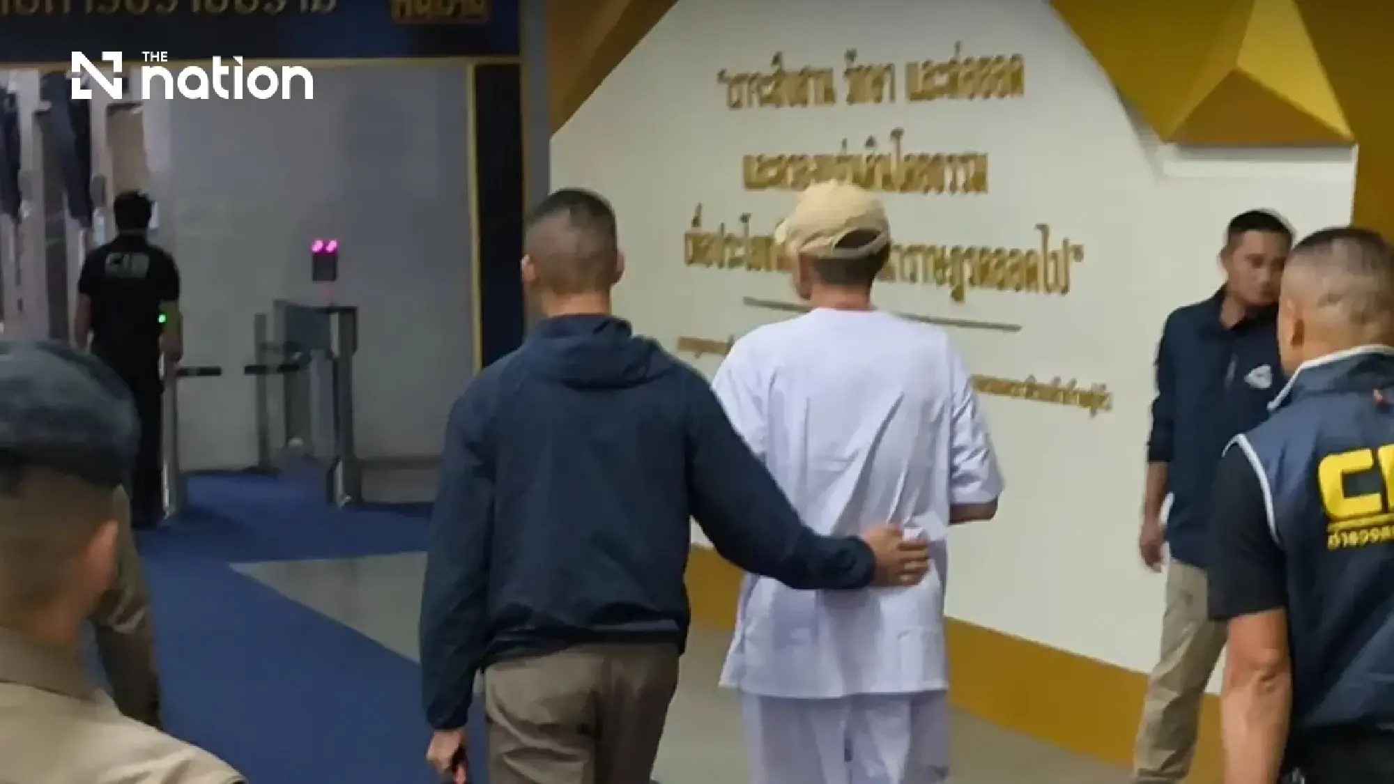 Police find cash and gold in former Ayutthaya abbot’s quarters