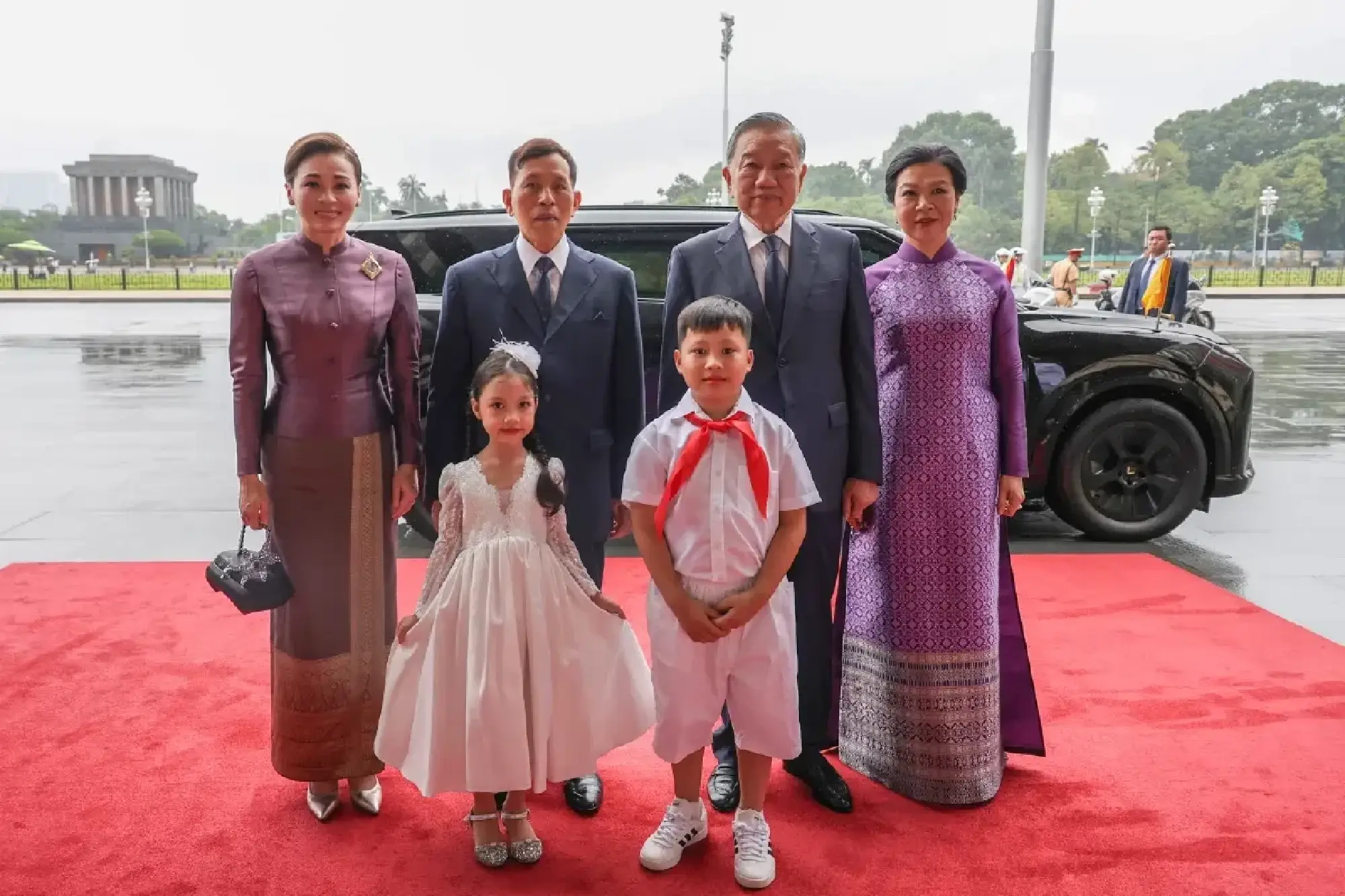 King and Queen attend official welcome ceremony in Vietnam