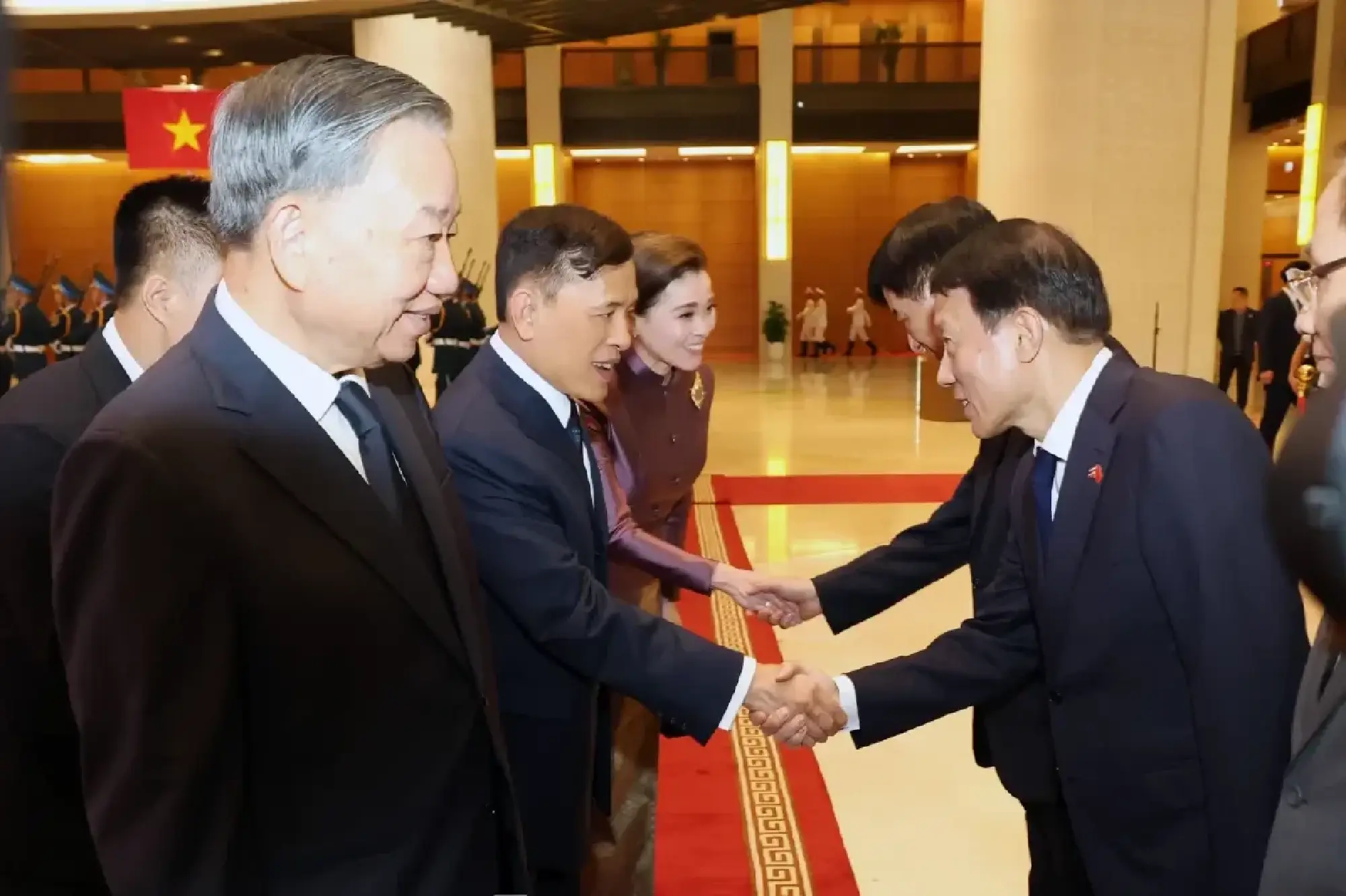 King and Queen attend official welcome ceremony in Vietnam