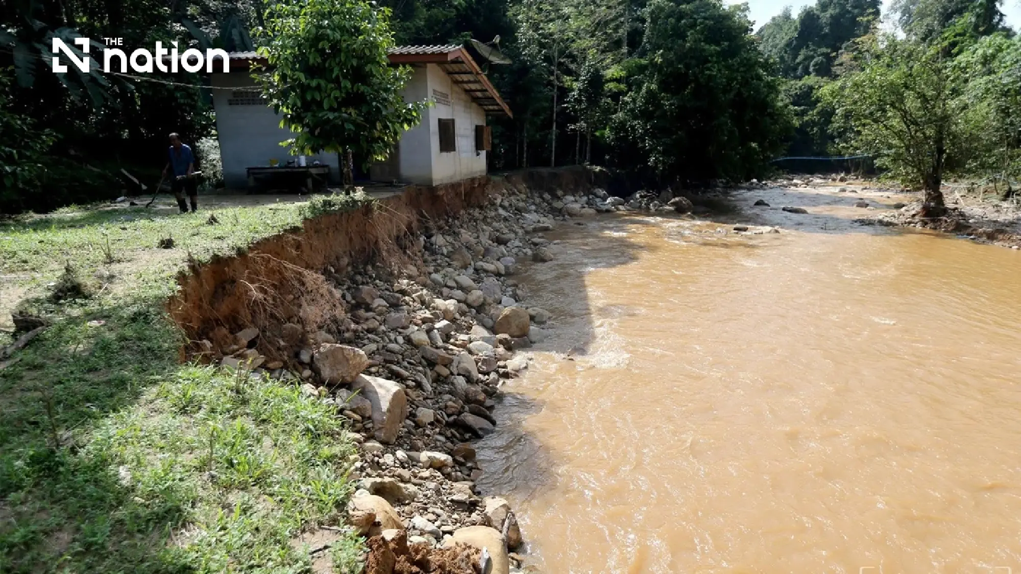 Bangkok and 70 provinces warned of flash floods and rough seas