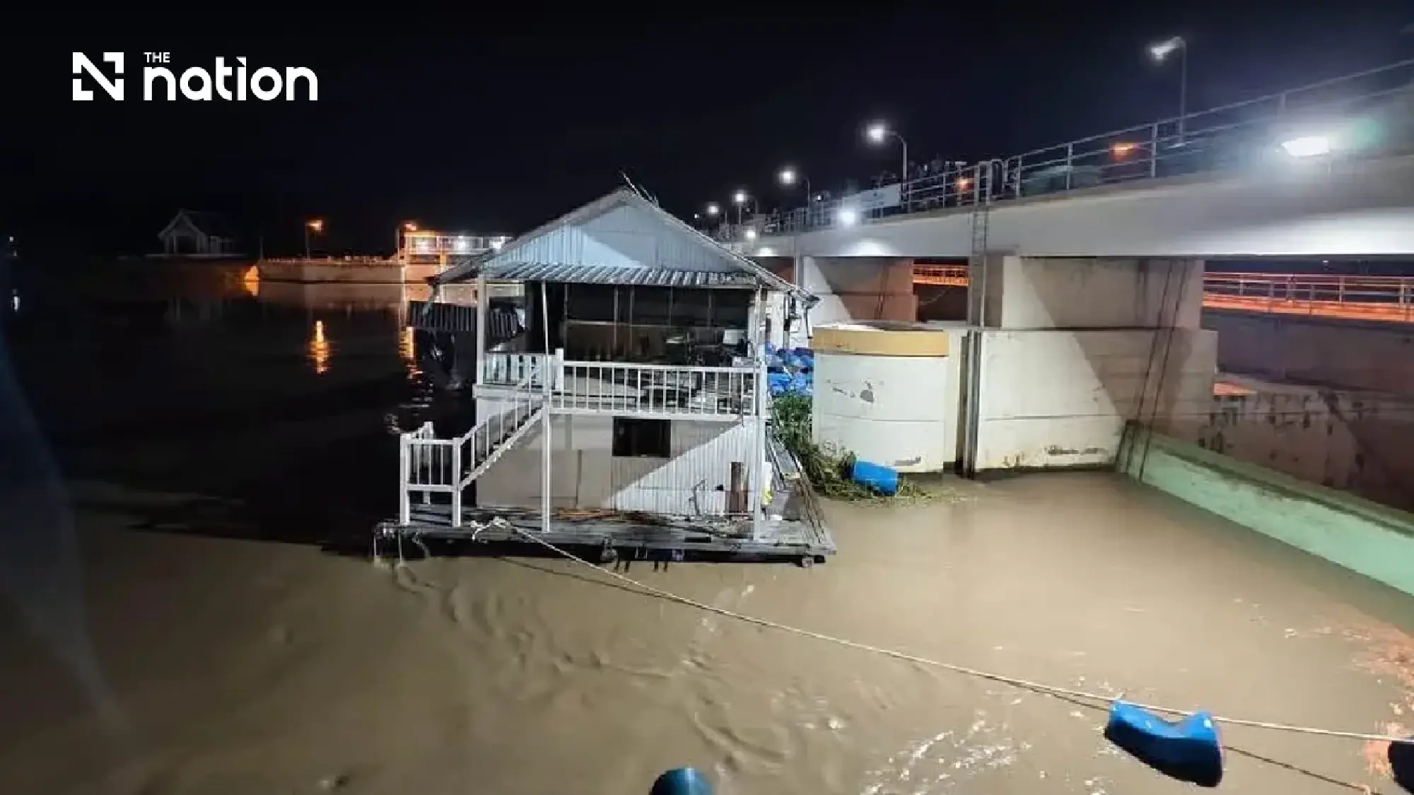 Mae Klong on red flood alert as runaway raft slams into dam gate