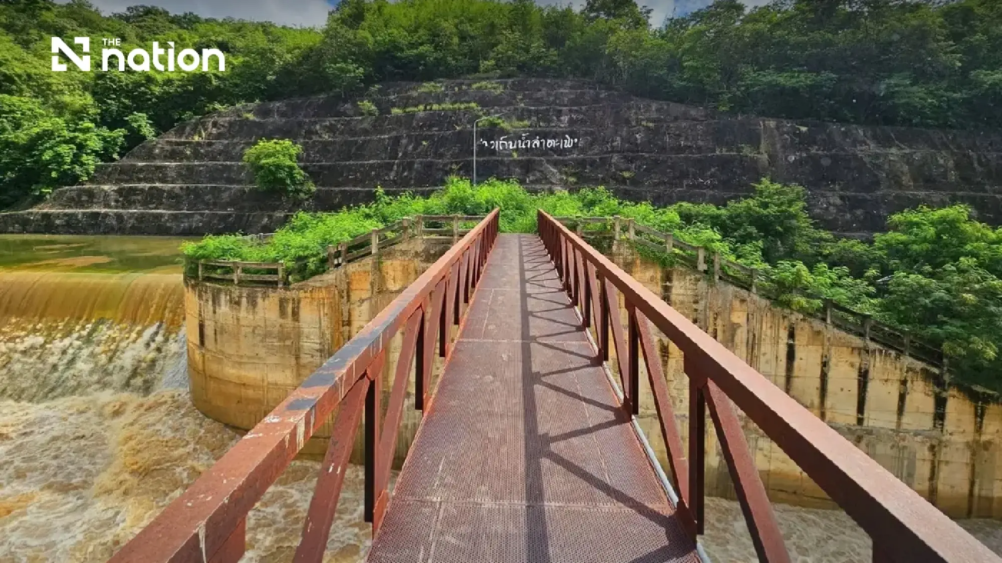 Kanchanaburi districts on alert as Lam Taphoen Reservoir overflows
