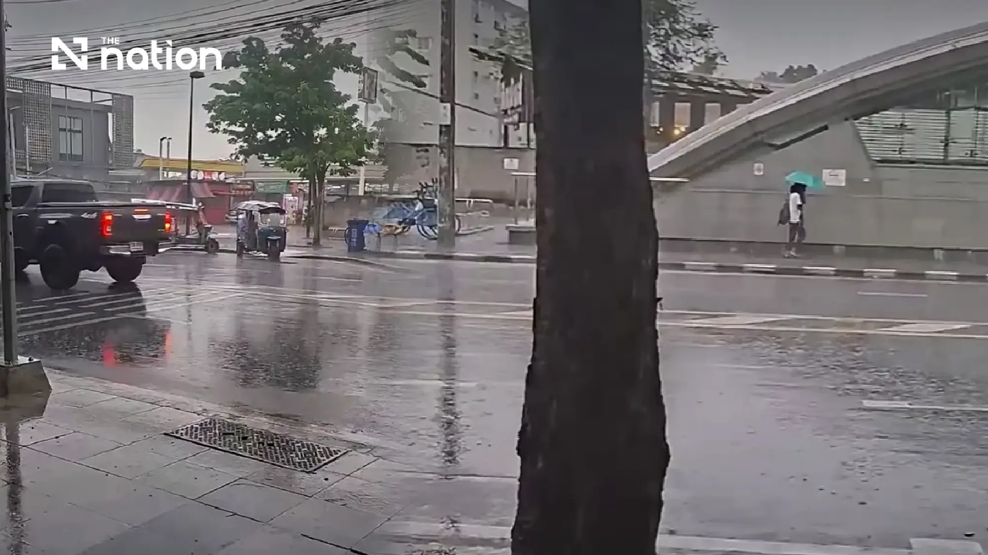 Bangkok roads flood as Nong Khaem logs 102.5mm of rain in three hours on October 17