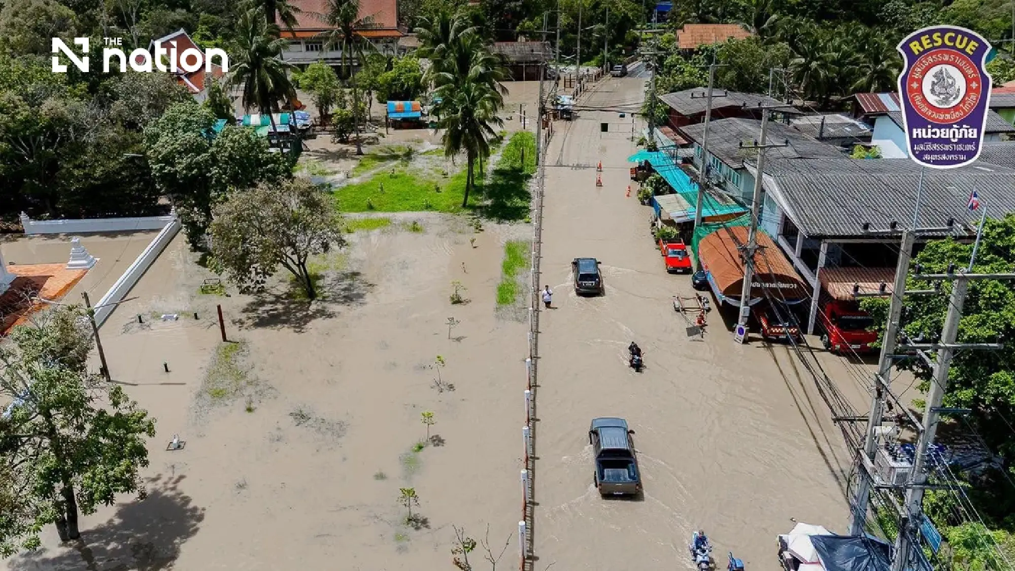 High tides and river overflow flood Samut Songkhram as authorities plan water pushers at 8 sites
