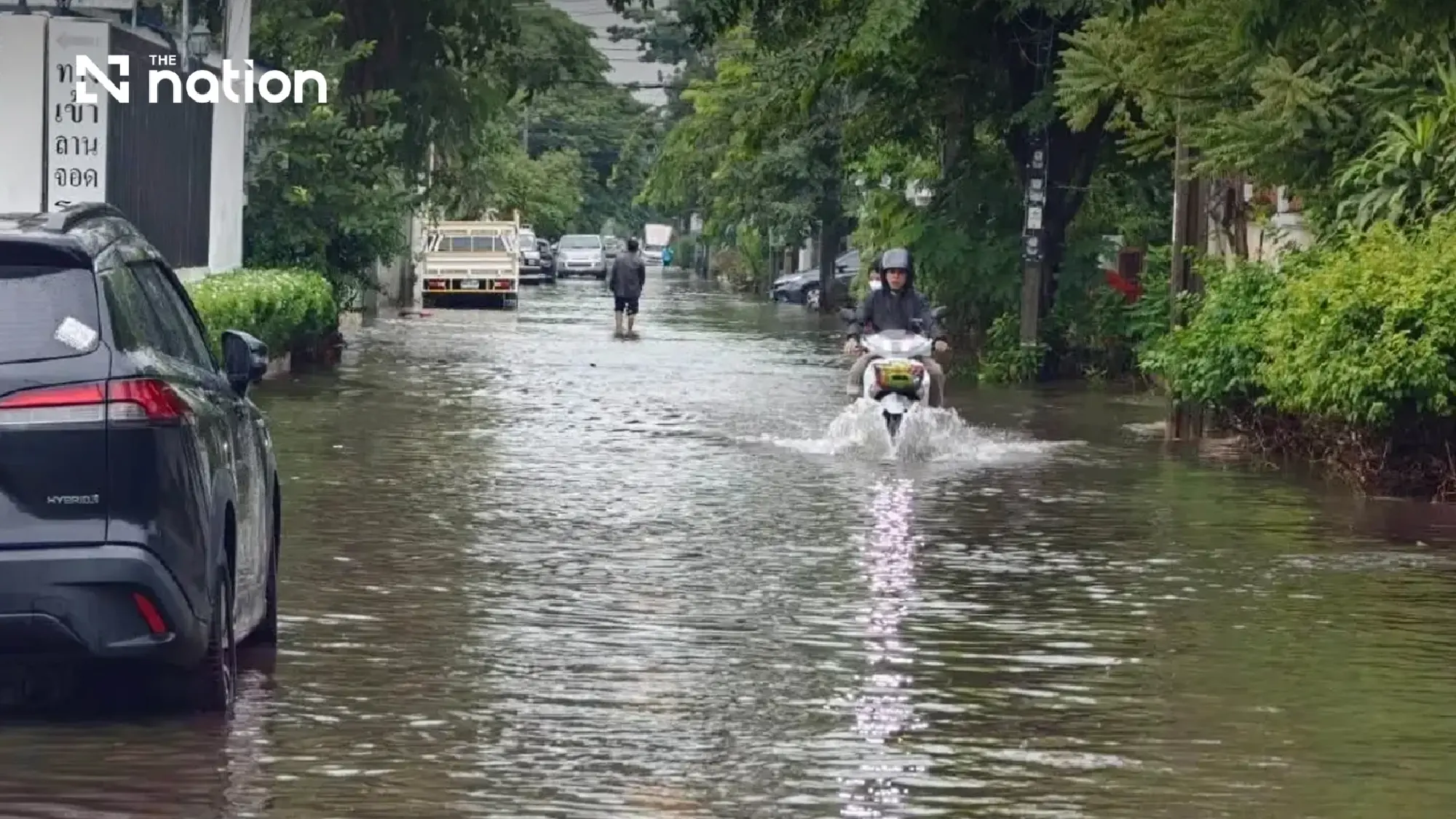 Bang Kapi urges residents to keep belongings raised on Oct 6