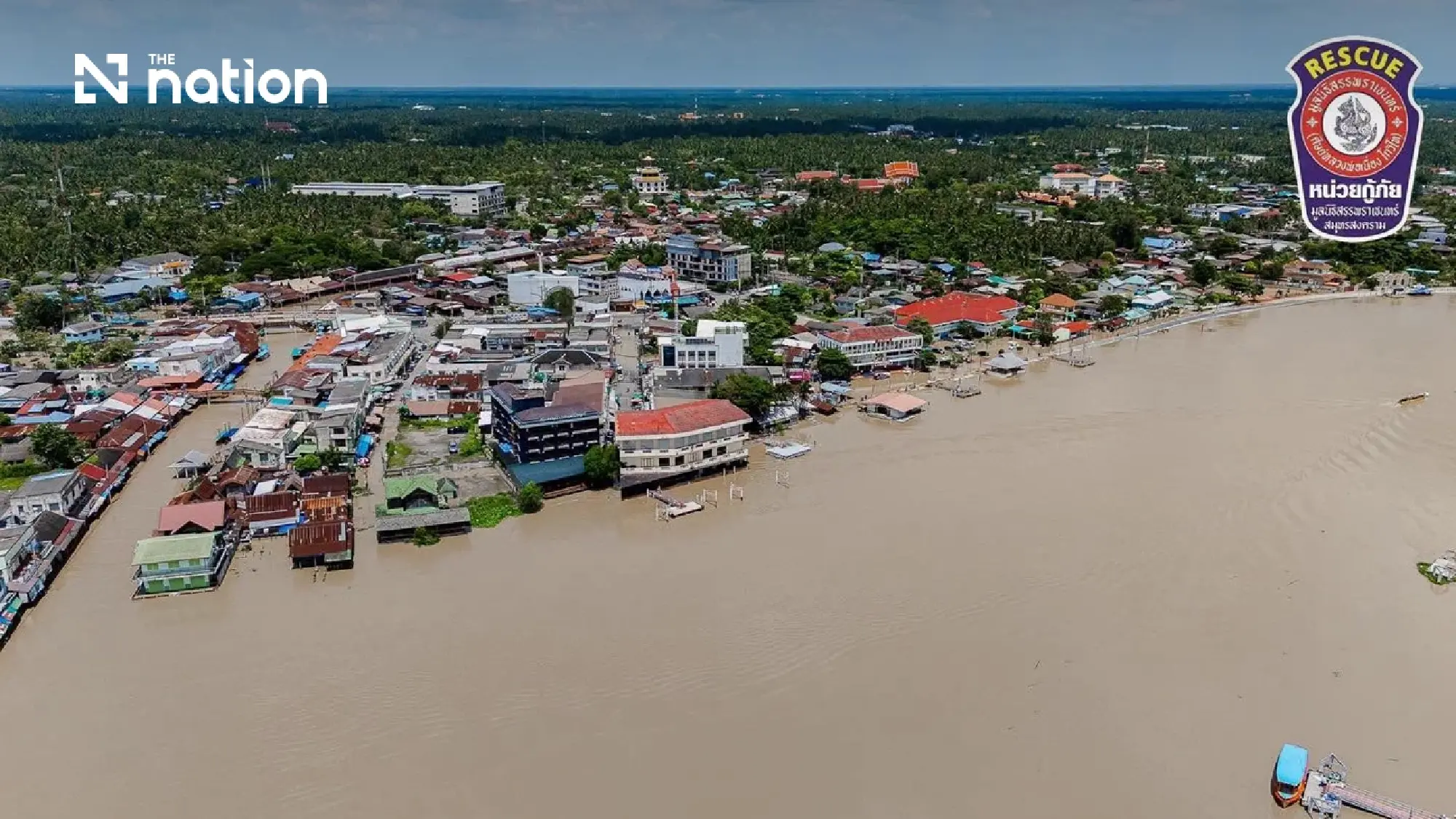 High tides and river overflow flood Samut Songkhram as authorities plan water pushers at 8 sites