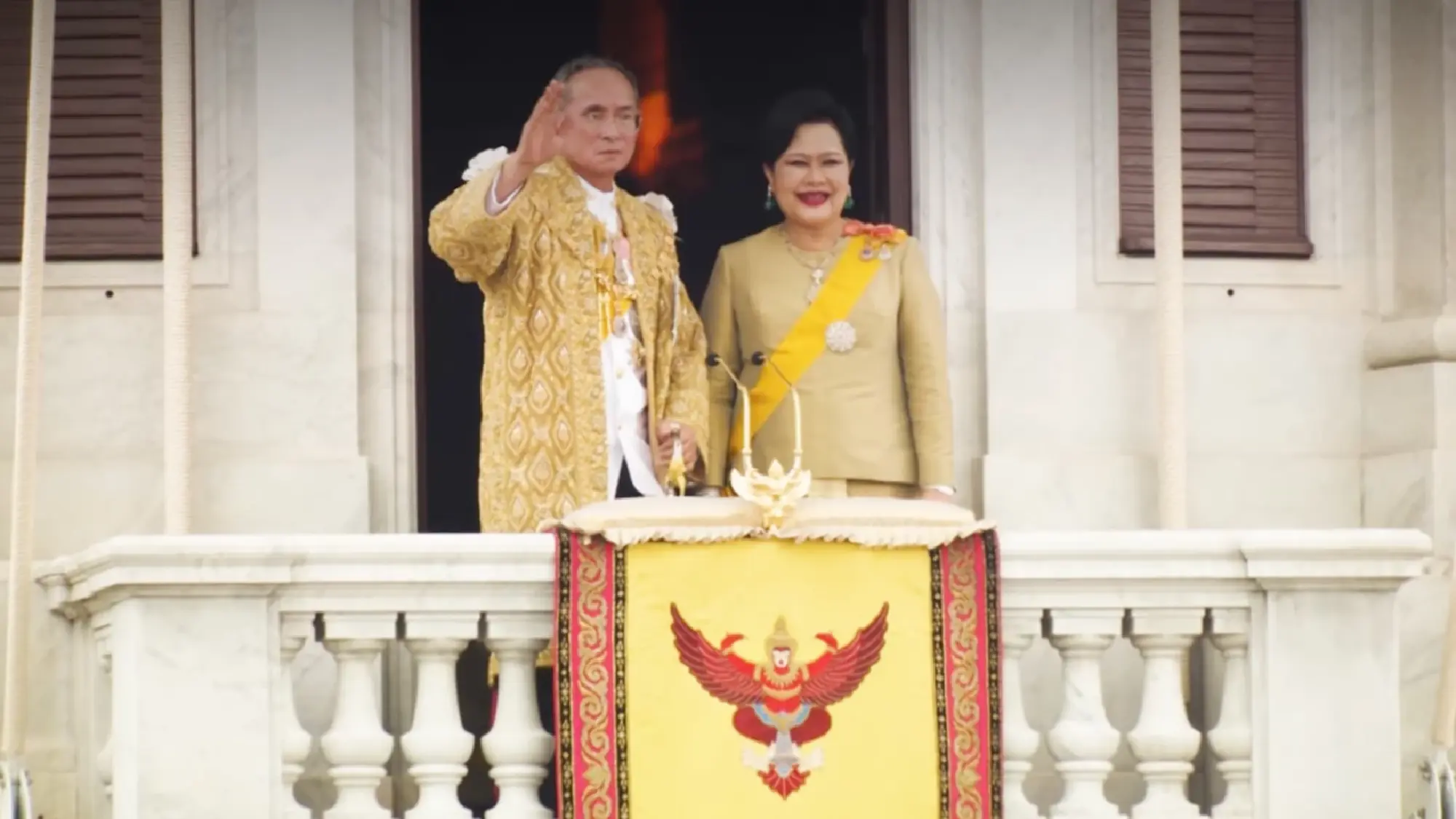 Bird Thongchai performs government tribute song honouring Queen Sirikit The Queen Mother