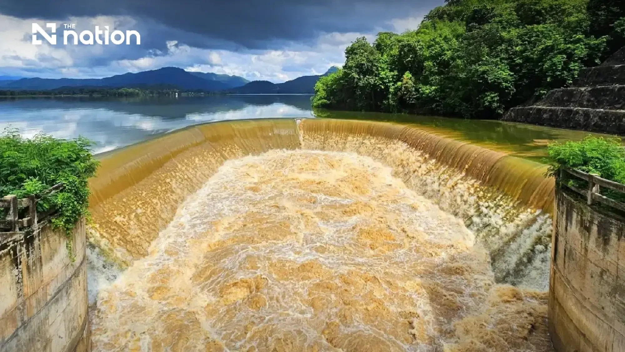 Kanchanaburi districts on alert as Lam Taphoen Reservoir overflows