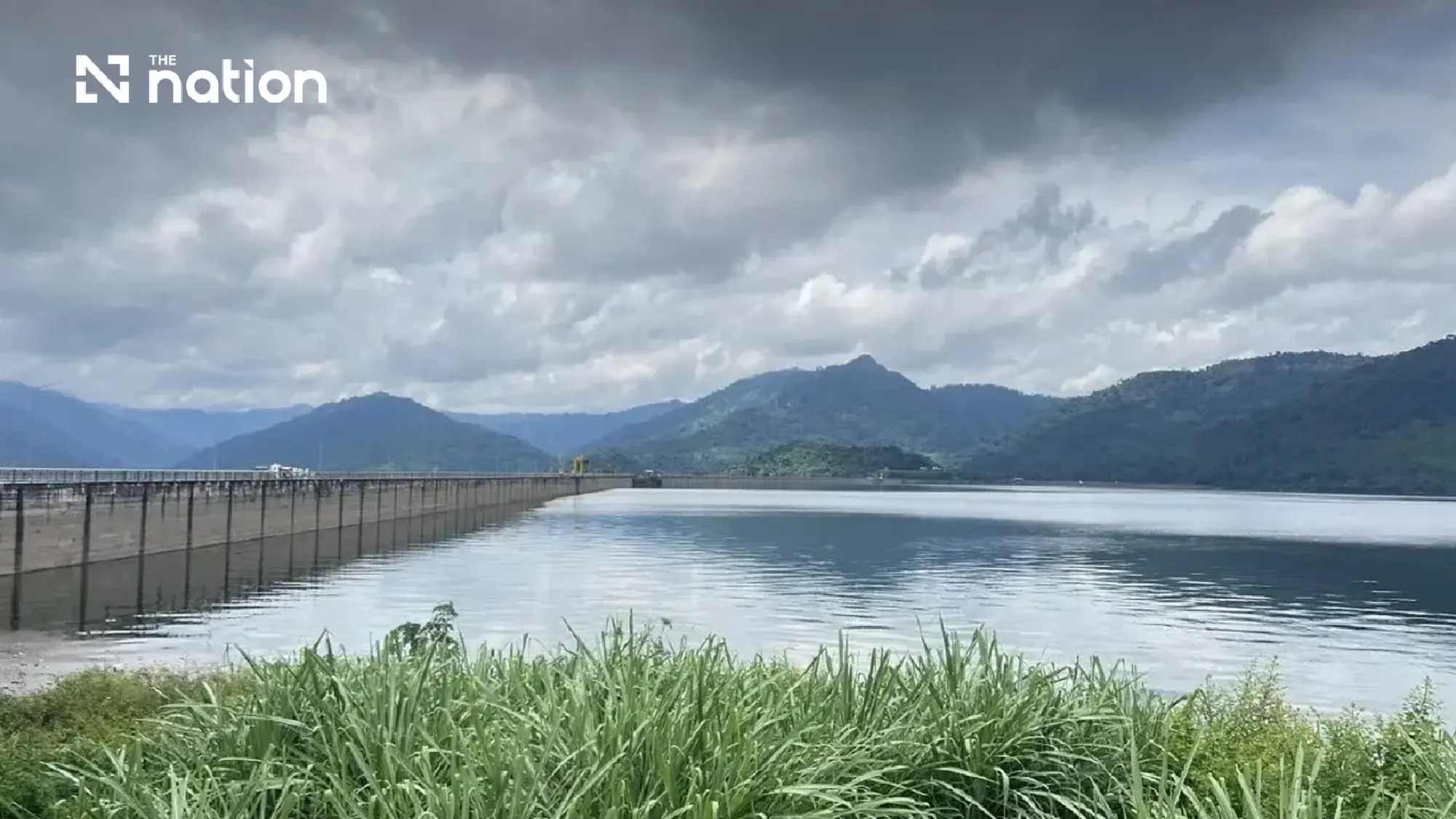Khun Dan dam at 96% opens spillway ahead of Oct 10–14 rain