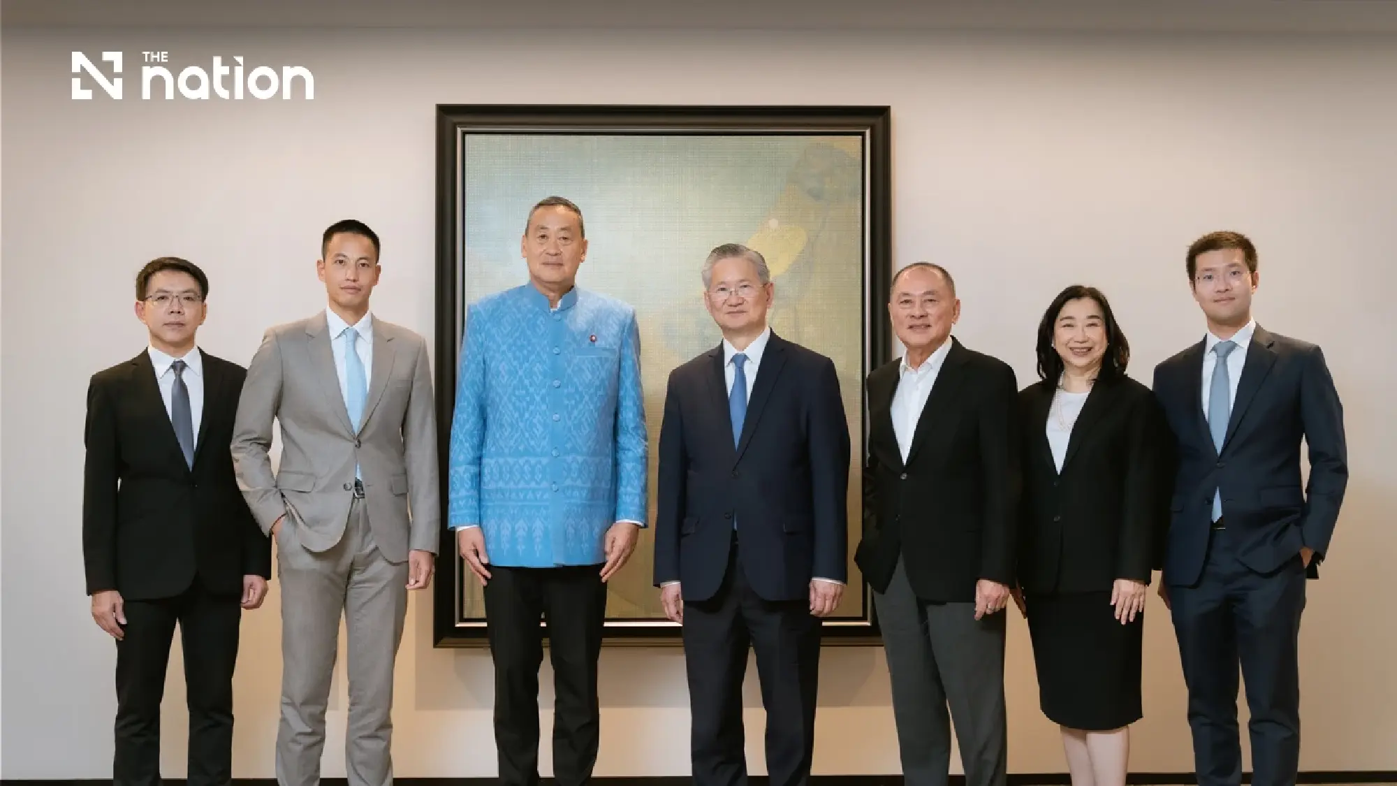 (From left) Wichan Wiriyaphusit, Chief Financial Officer of Sansiri Public Company Limited, Napat Thavisin, Managing Director of Sansiri Capital, and Srettha Thavisin, Former Thai Prime Minister and Co-Founder of Sansiri Public Company Limited, pose for a group photo with executives from Bangkok Bank Public Company Limited, led by its Executive Director and President Chartsiri Sophonpanich, Director and Senior Executive Vice Presidents Chansak Fuangfu and Niramarn Laisathit, its Executive Vice President, Commercial Banking and Business Banking, Chanond Sophonpanich, following a business talk to reaffirm the strong strategic partnership between Sansiri Capital and Bangkok Bank.