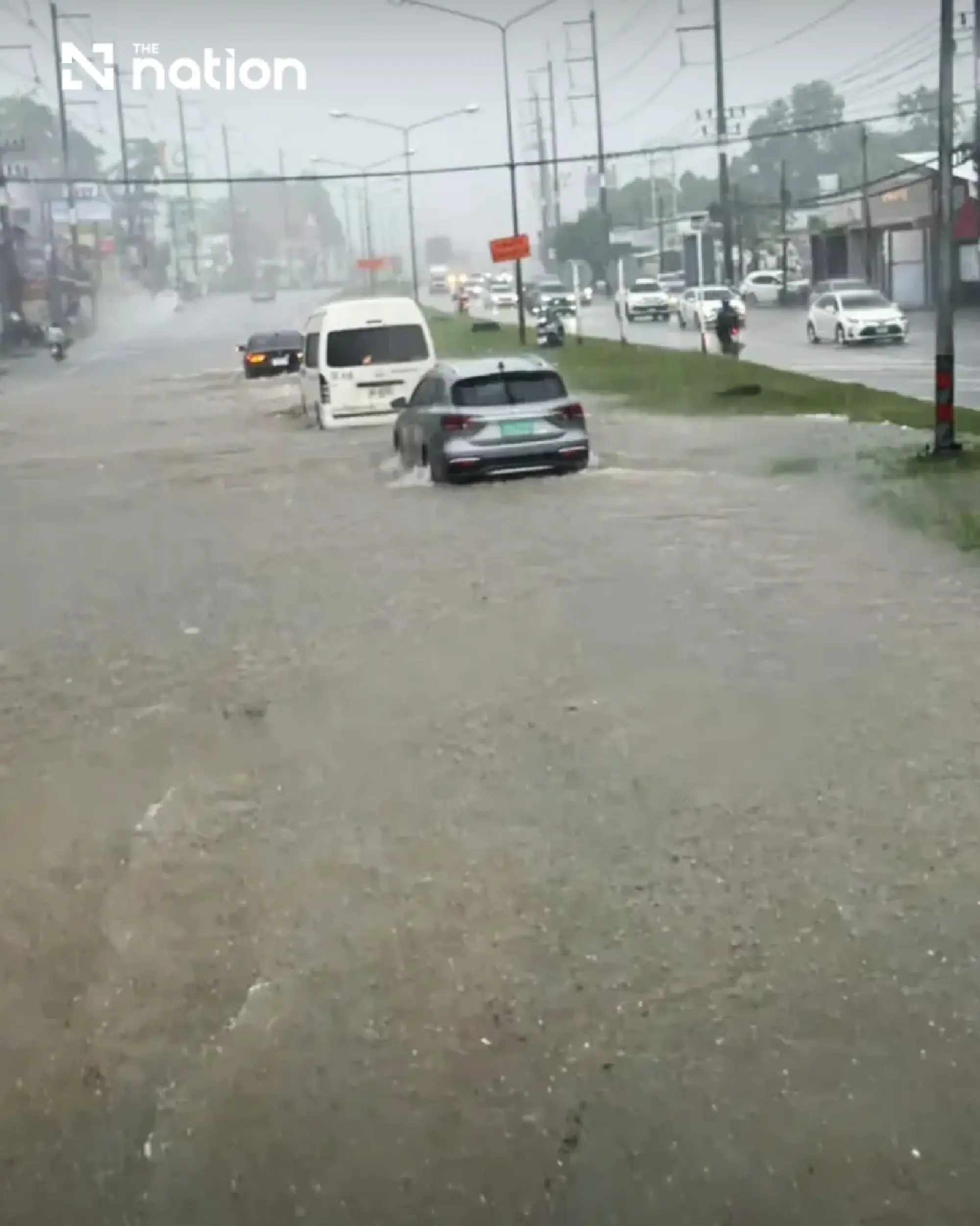 Phuket flooding disrupts travel in 3 districts on October 25